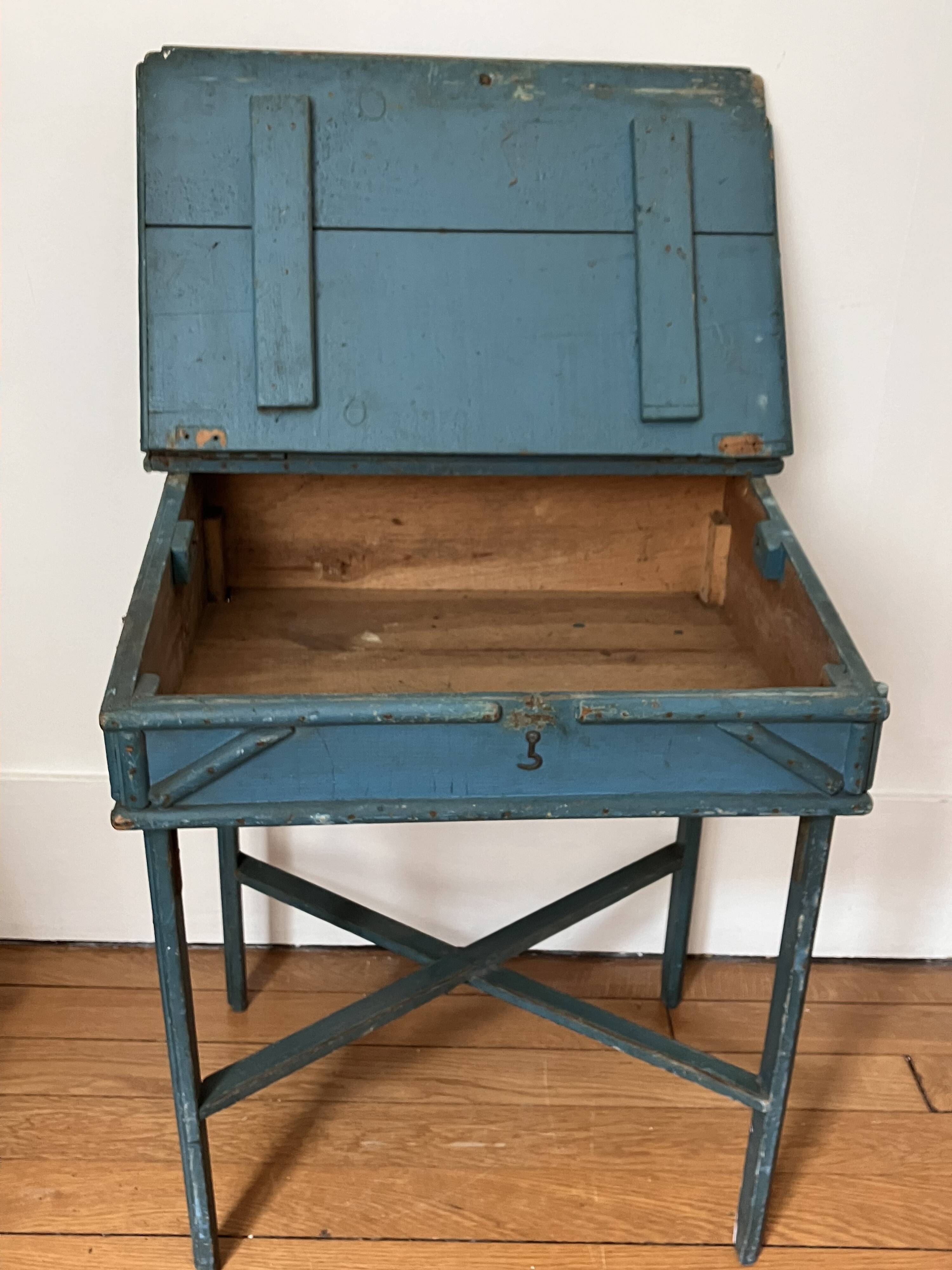 Ancien pupitre d'enfant, bureau