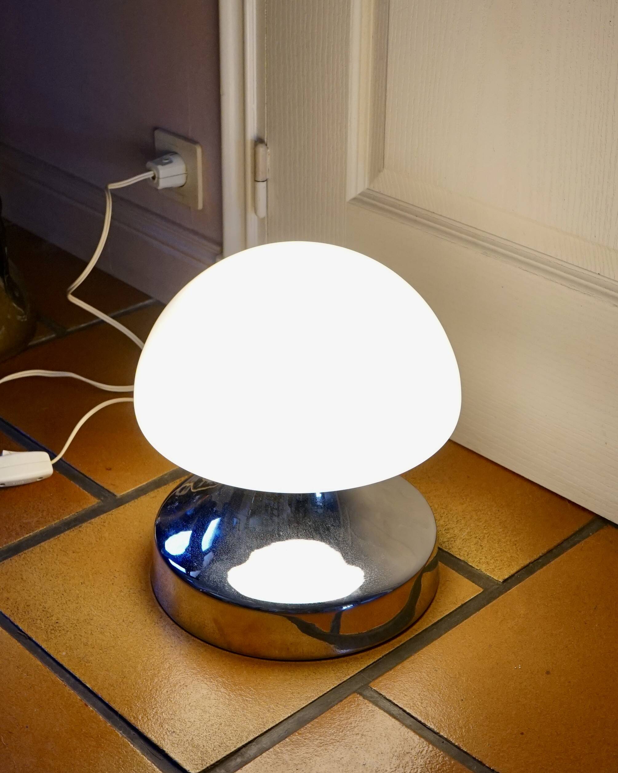 Space Age mushroom table lamp in chrome and opaline glass, 1970s