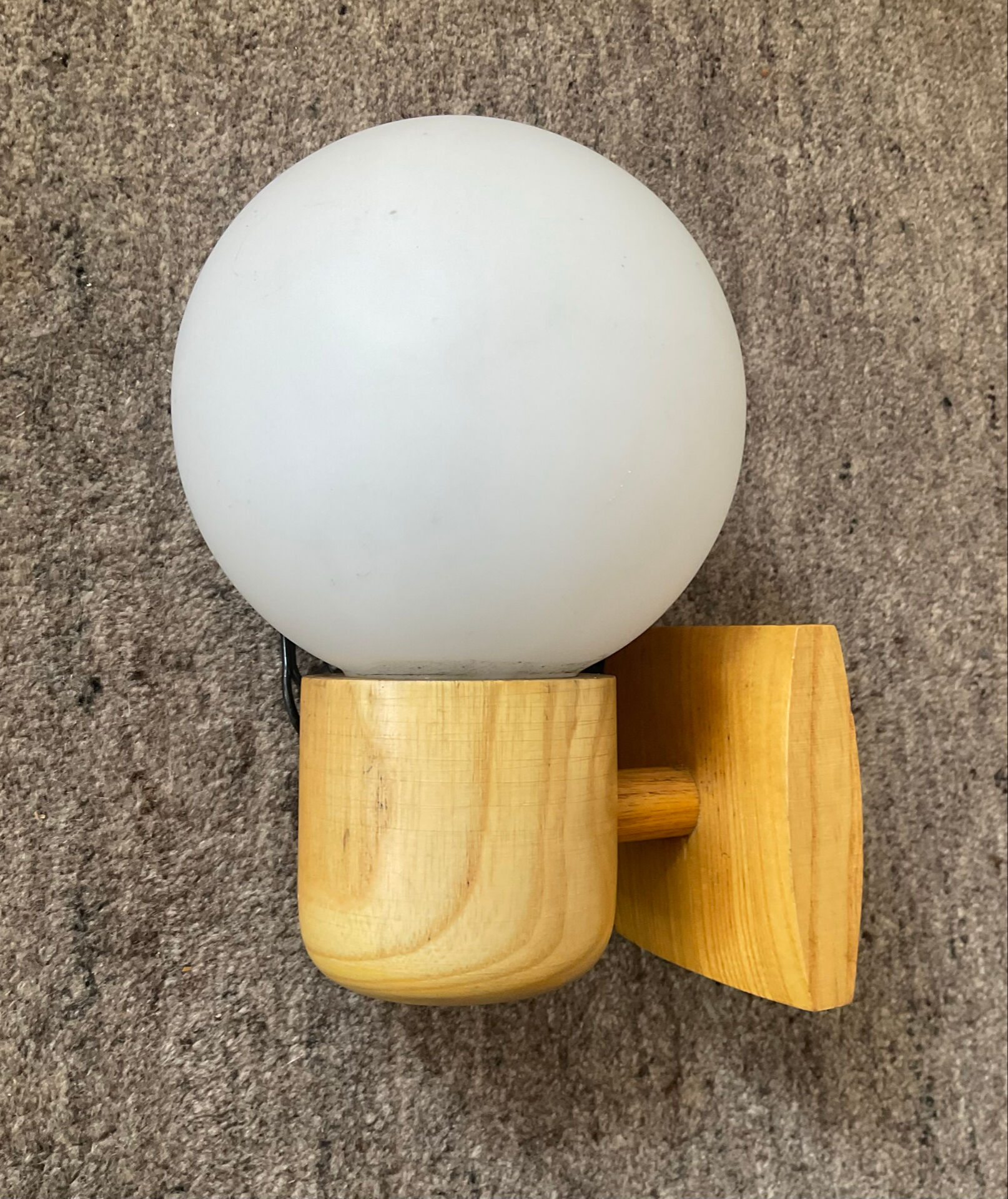 Vintage wall light in solid beech and opaline from the 70s-80s.