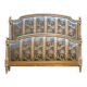 Lit capitonné de style Louis XVI en bois beige