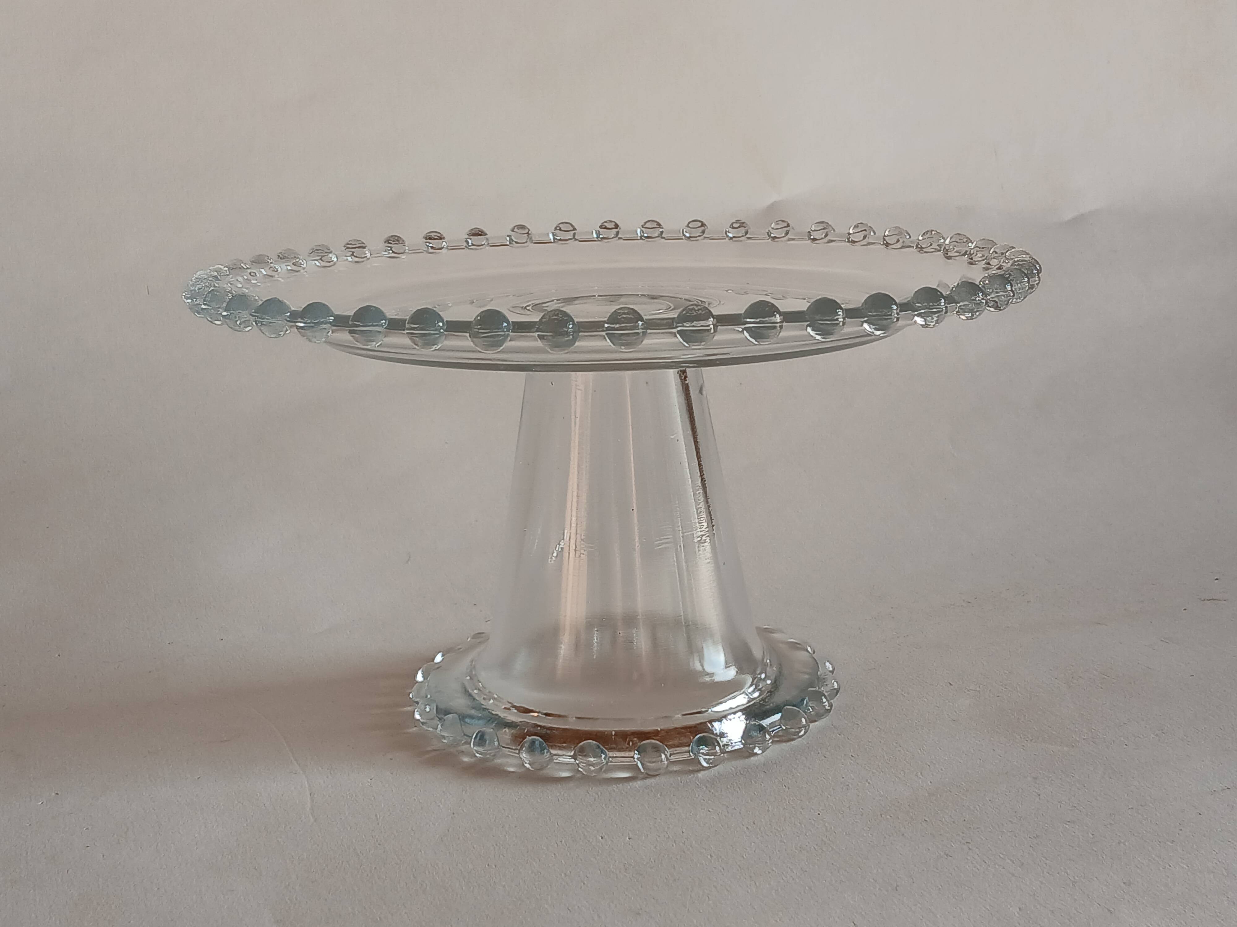 Glass cake dish