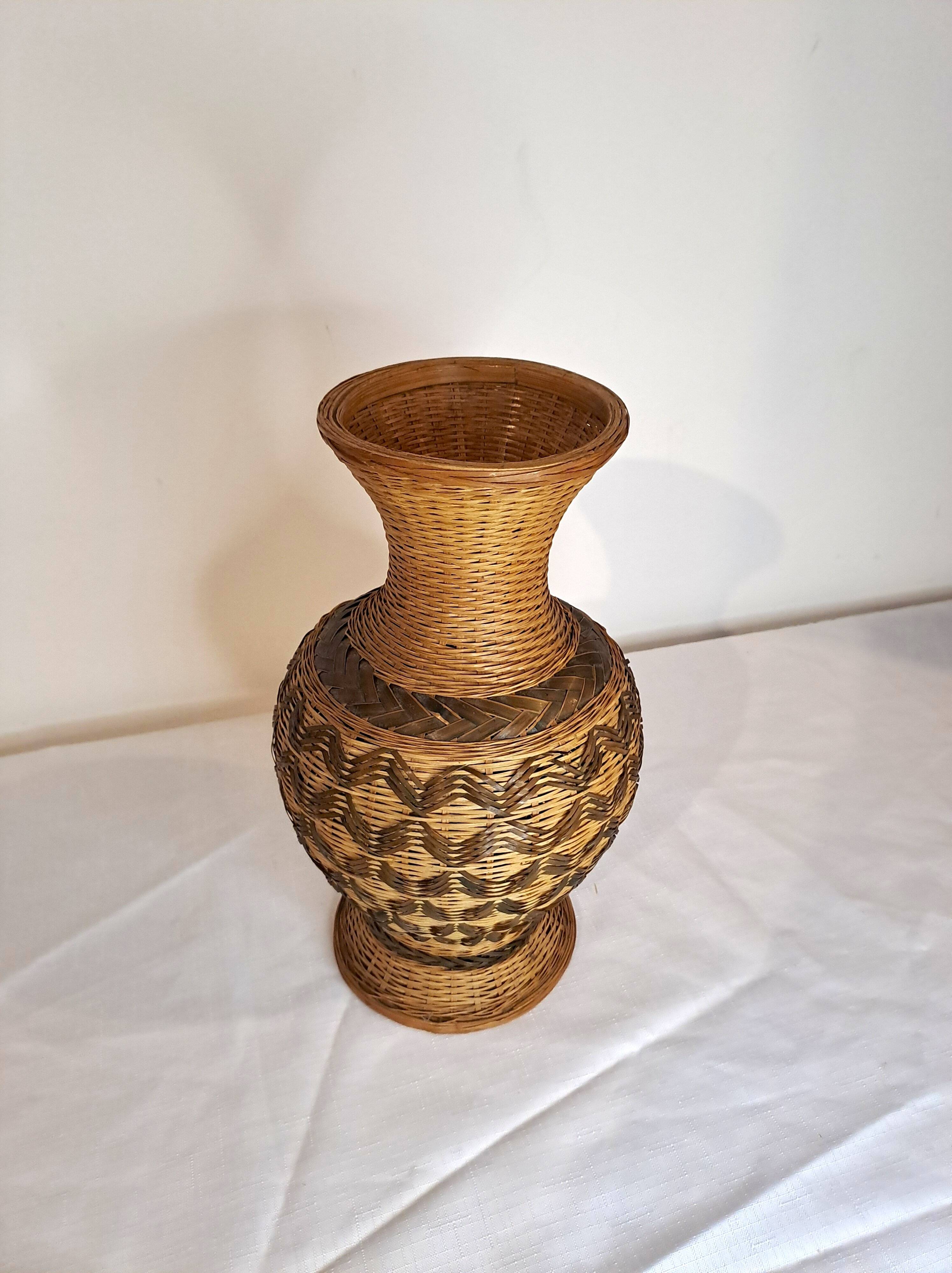 Woven rattan & ceramic vase – handcrafted decorative piece