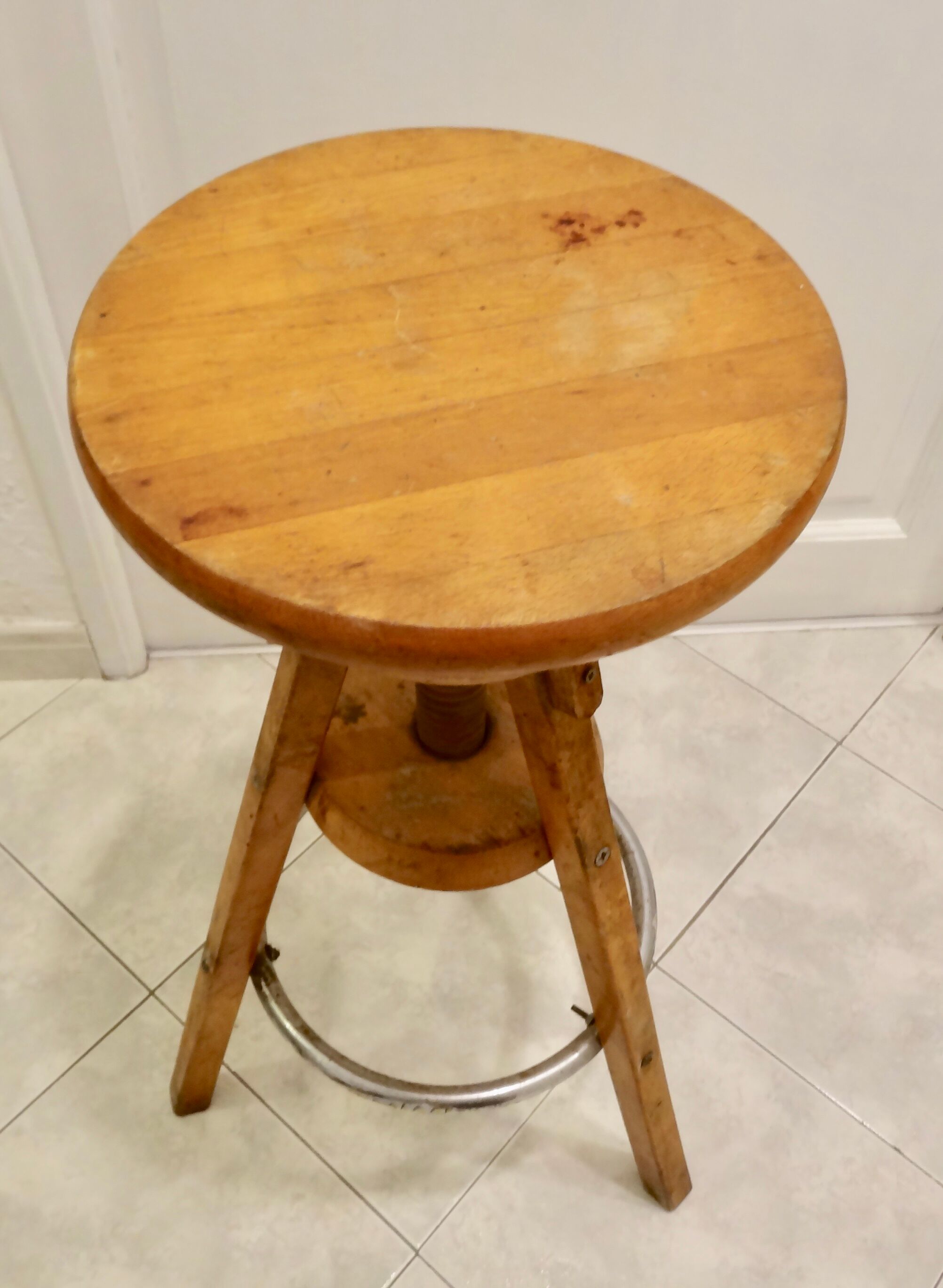 Workshop adjustable stool