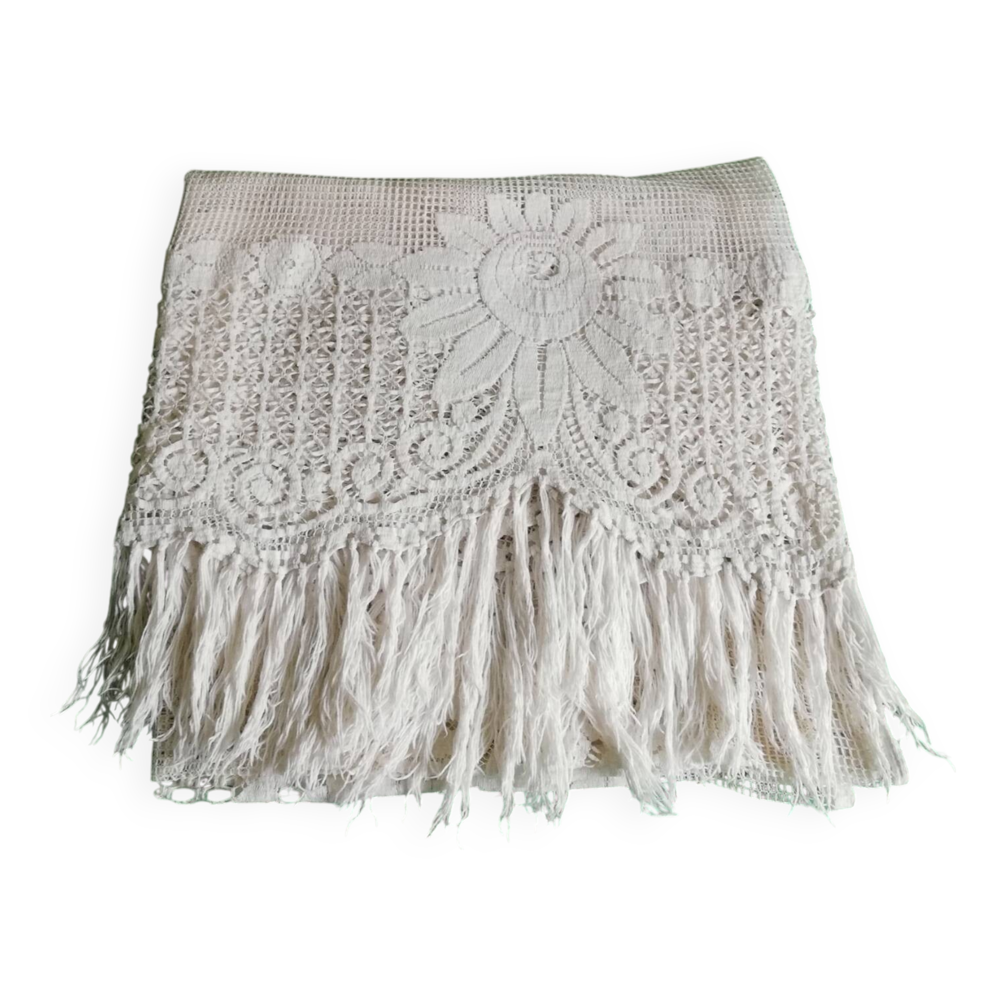 Bedspread, vintage crochet, openwork flowers, square stitches.