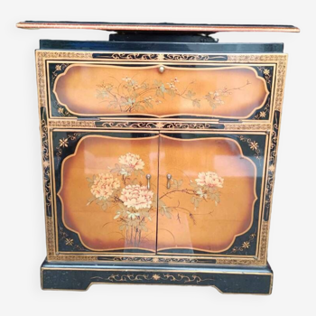 Vintage chinese lacquered cabinet