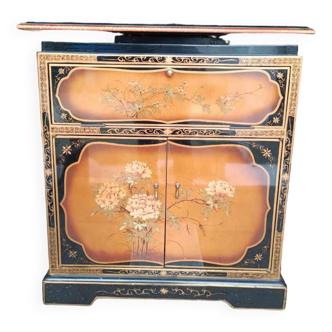 Vintage chinese lacquered cabinet