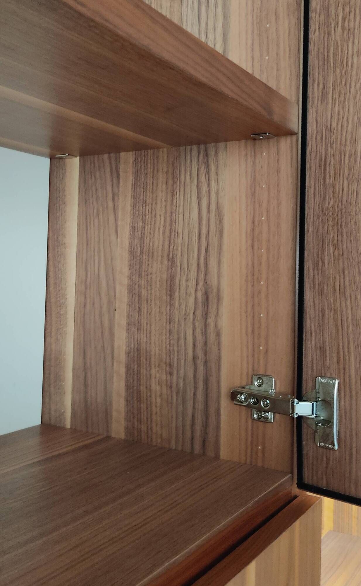 HÜLSTA MEGA-DESIGN Library 379cm - 5 columns Walnut & White Lacquer + contactless neon lighting