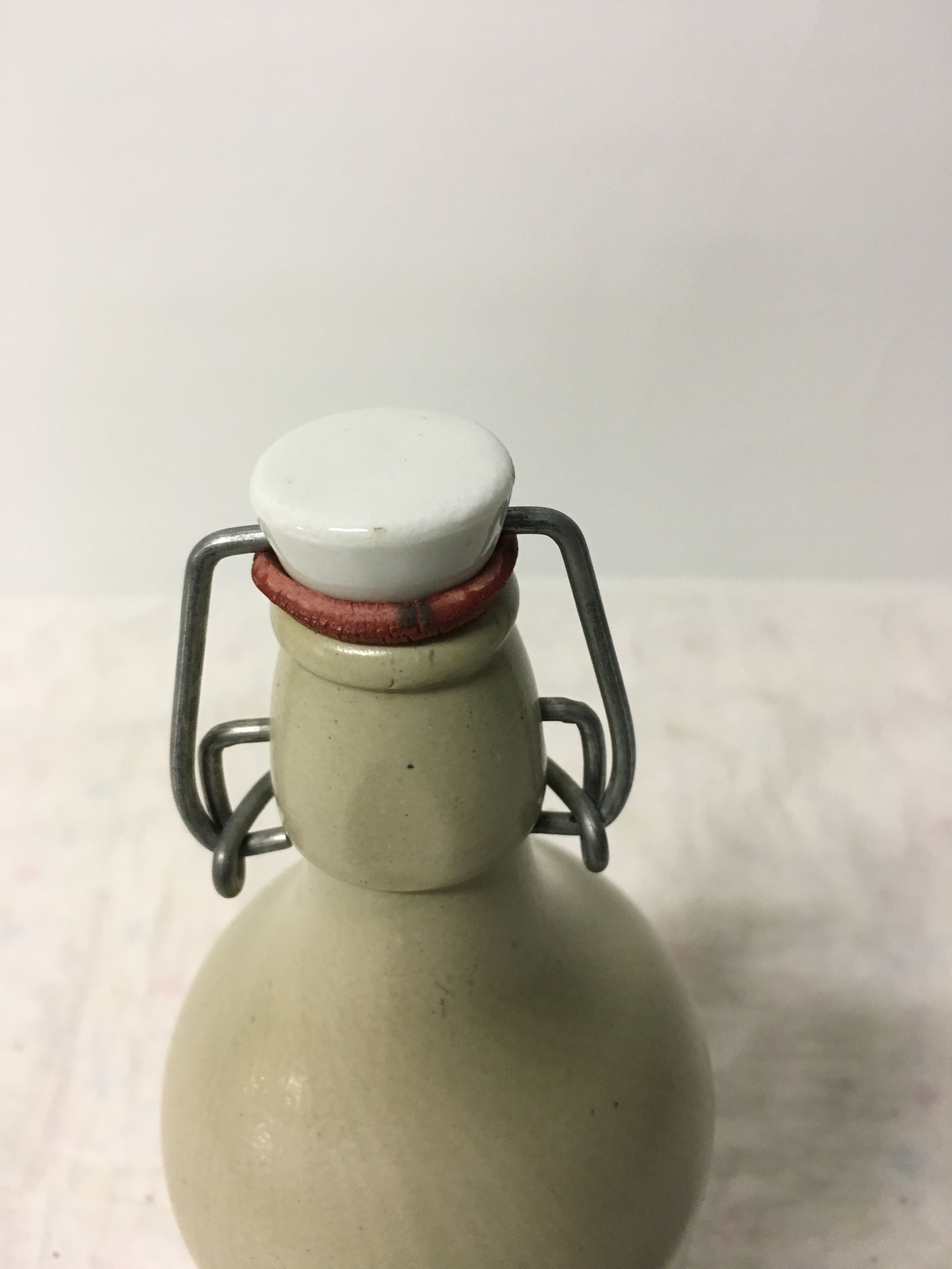 Bottle Cap porcelain stoneware