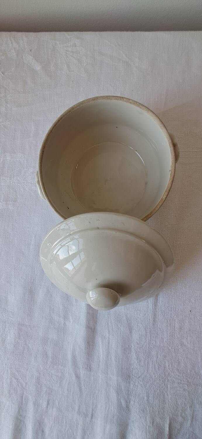 Small vintage ceramic vegetable dish