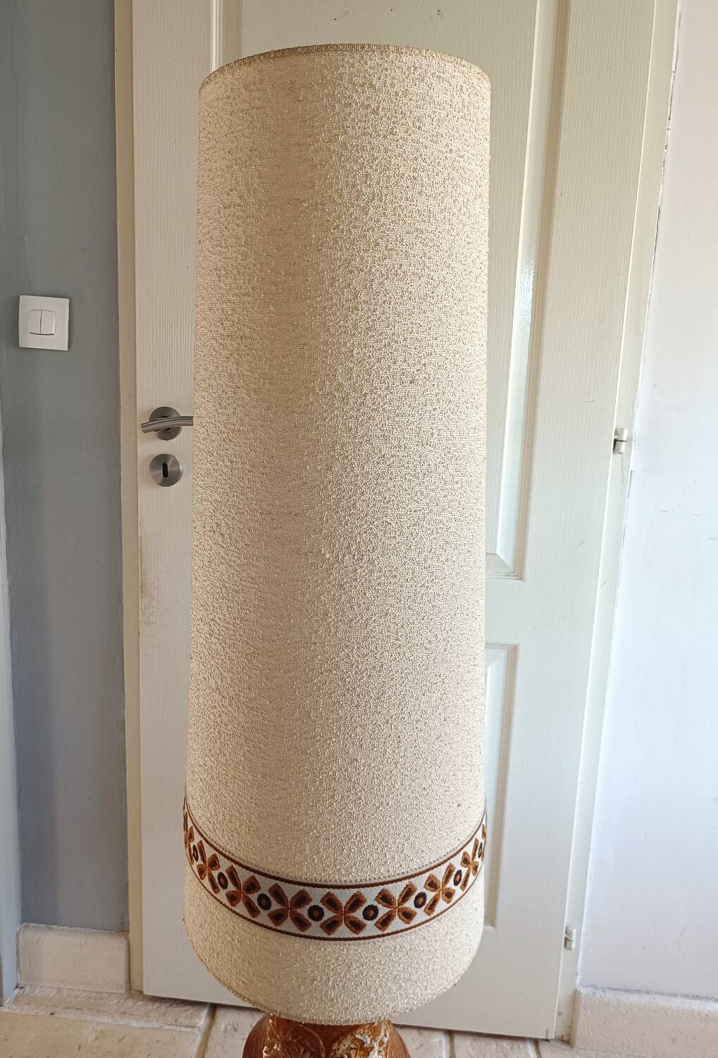 Oversized sun lamp