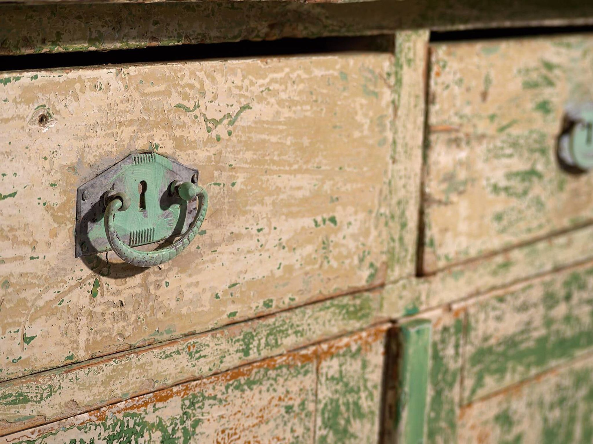 Old bedroom chest of drawers with green tones (c.1920) #8