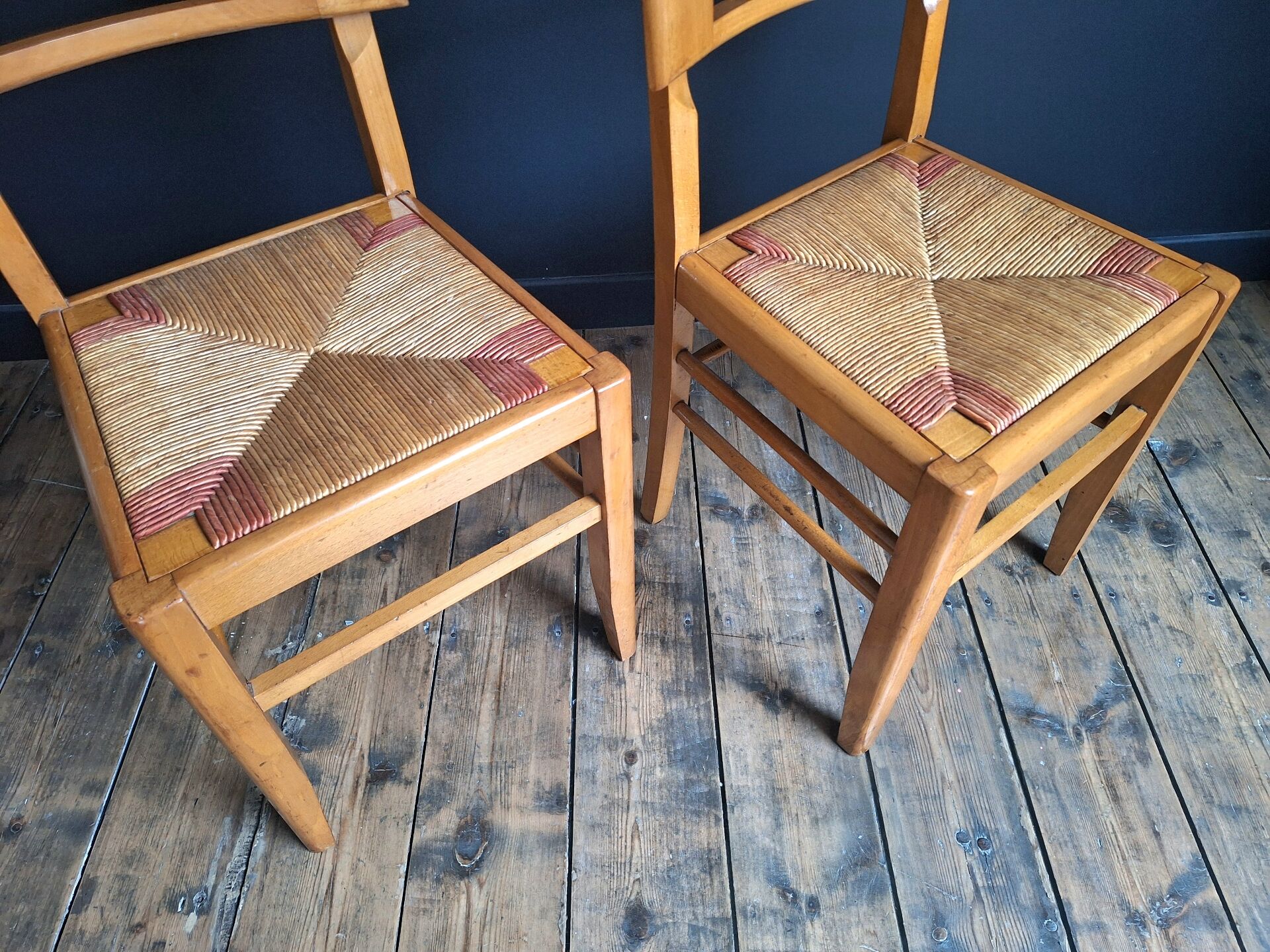 Paire de chaises design Pierre Cruège, meubles sièges anciens
