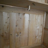 Ancienne armoire en bois massif