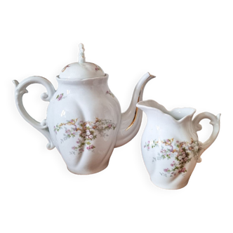 Porcelain teapot + milk jug