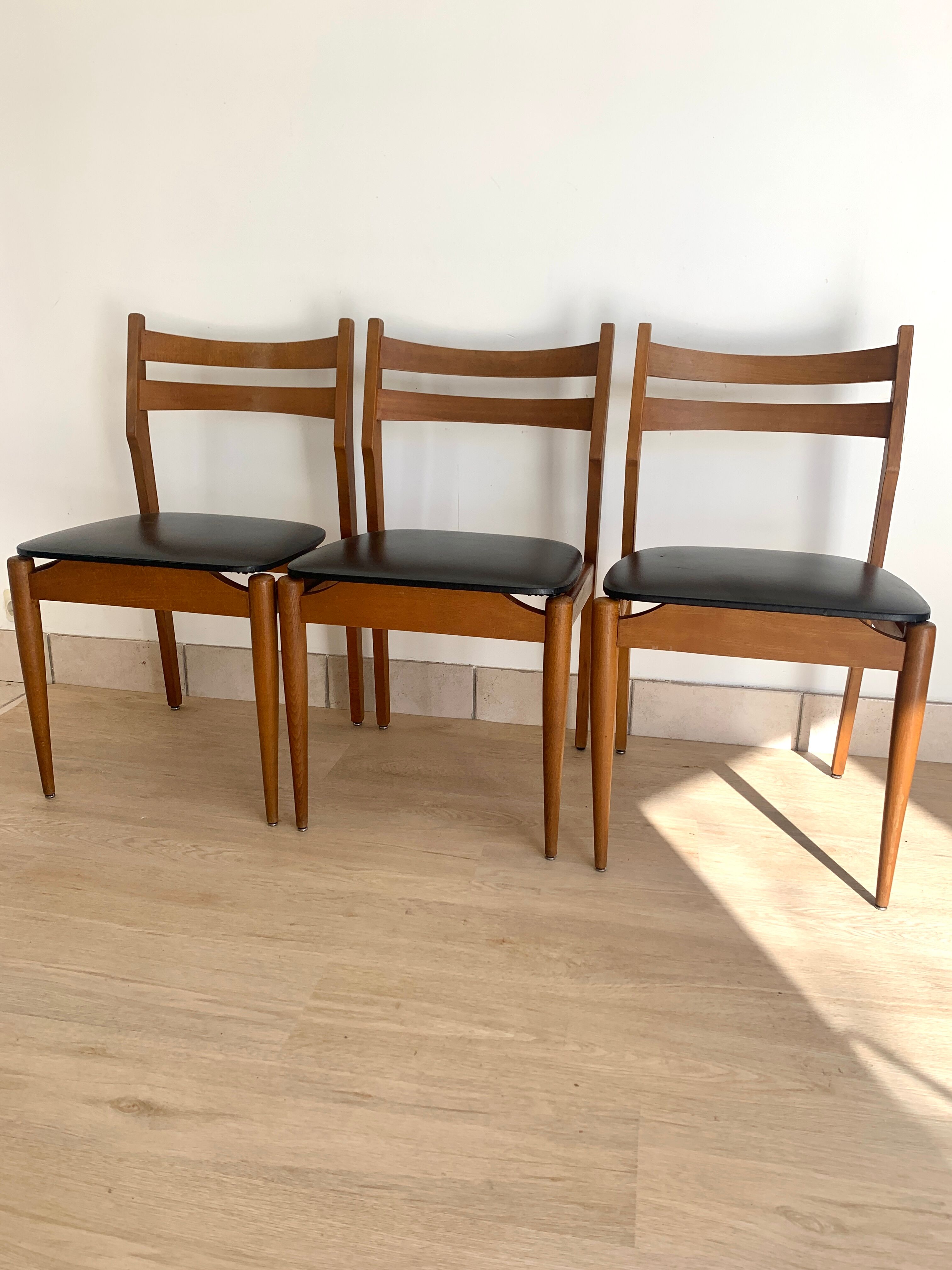 Series of 6 vintage chairs