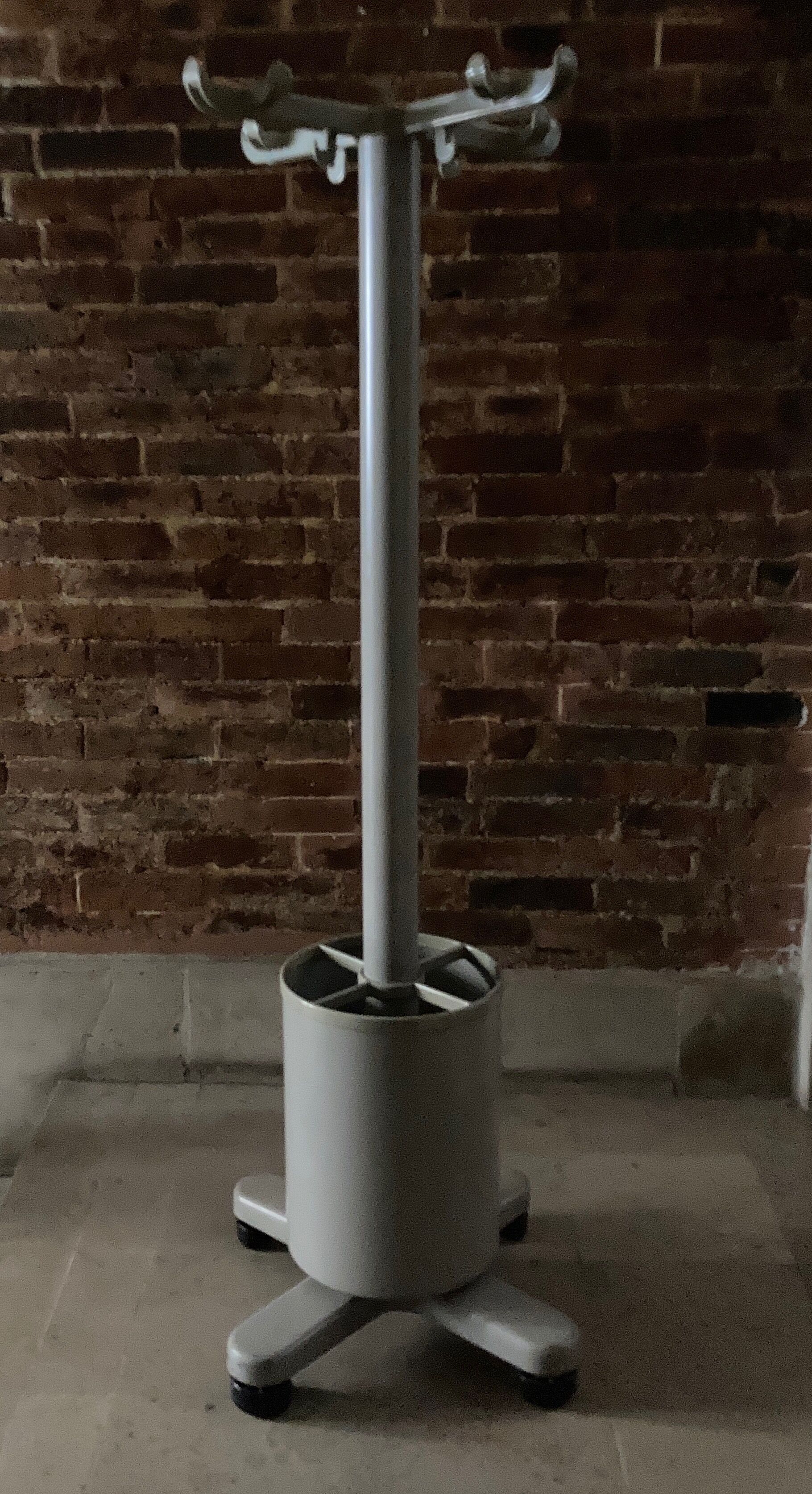 Coat rack Ettore Sottsass Italian design Olivetti Synthesis 1970
