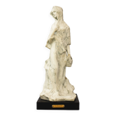 Figura femenina de porcelana. Contemporary escultura by author.