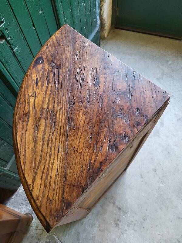 Beautiful 1 door corner in oak from the 19th century