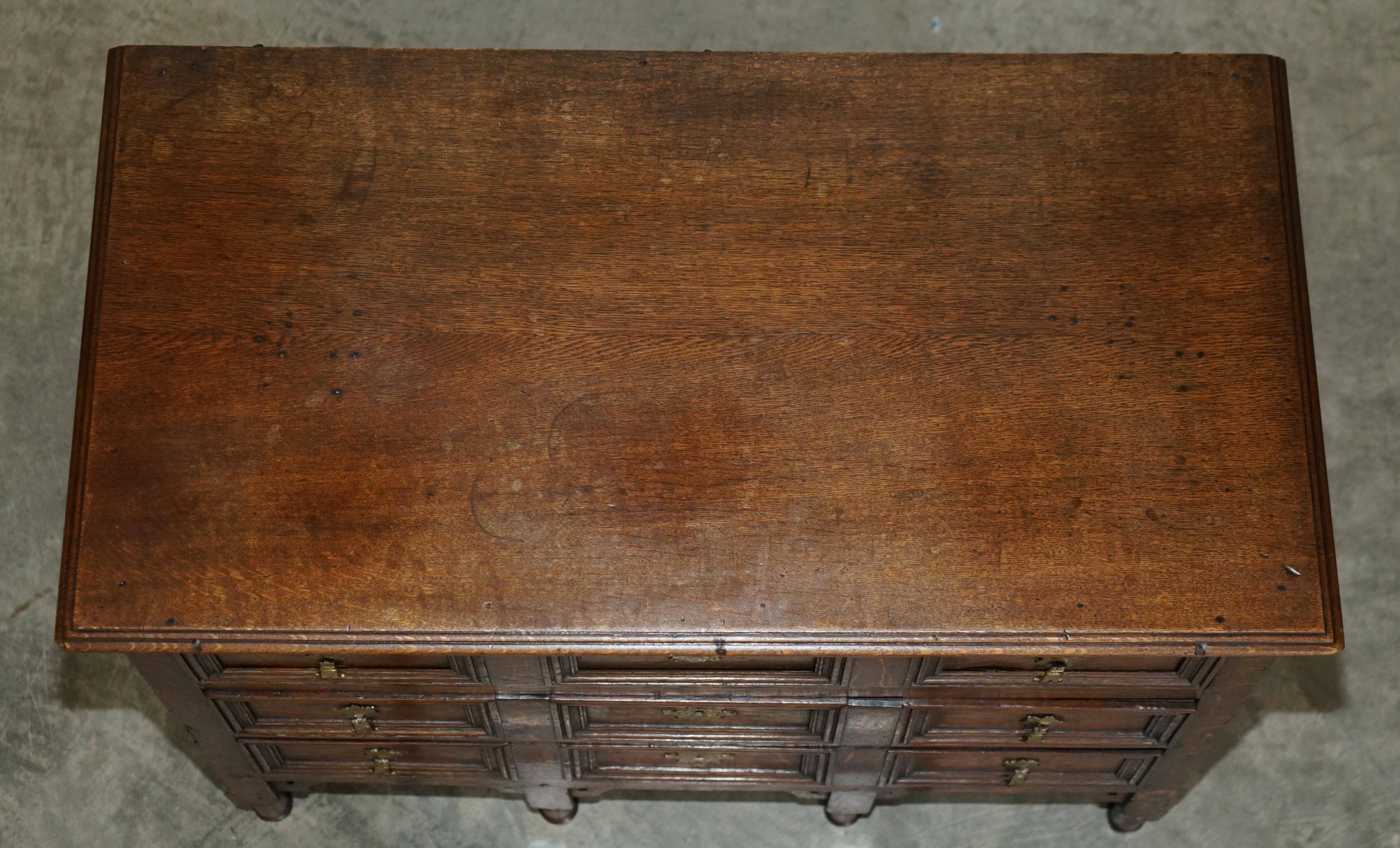 Commode hollandaise en chêne d'époque circa 1720-1740