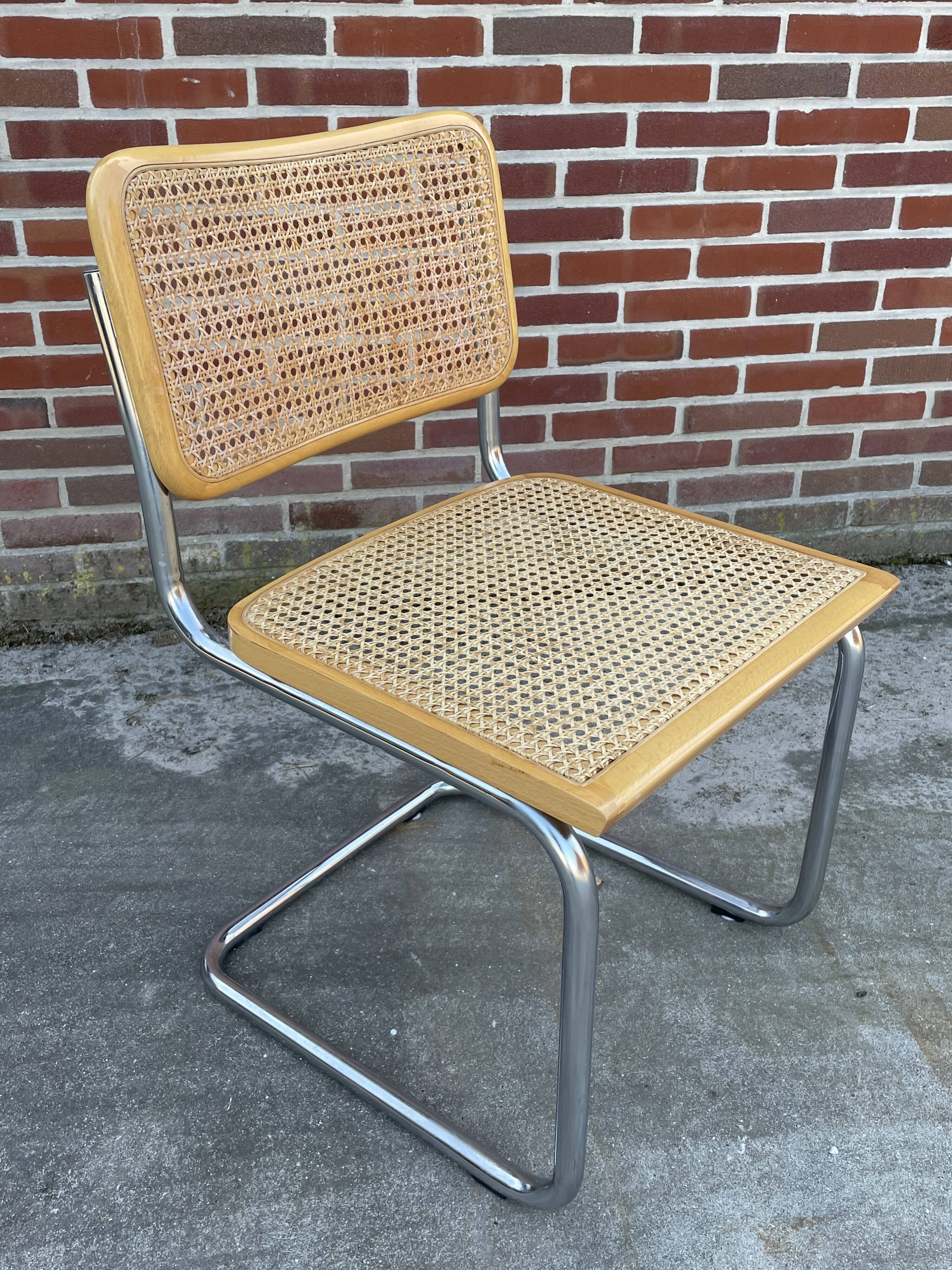 Lot de  4 chaises modèle Cesca B32