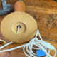 Lampe en bois et laiton, dans le style  Mazda