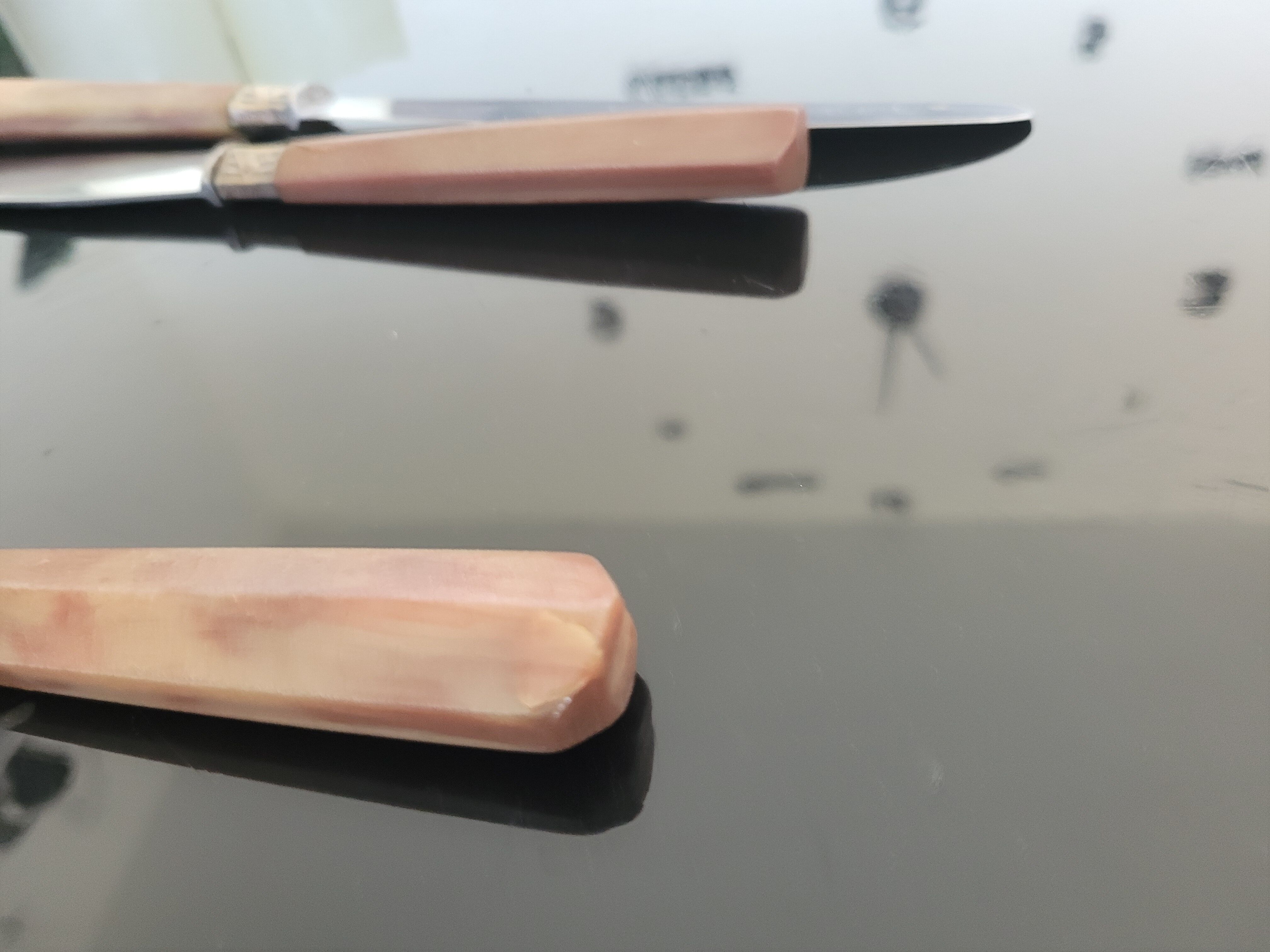 11 bakelite handle knives