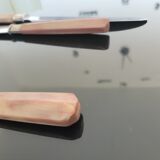 11 bakelite handle knives
