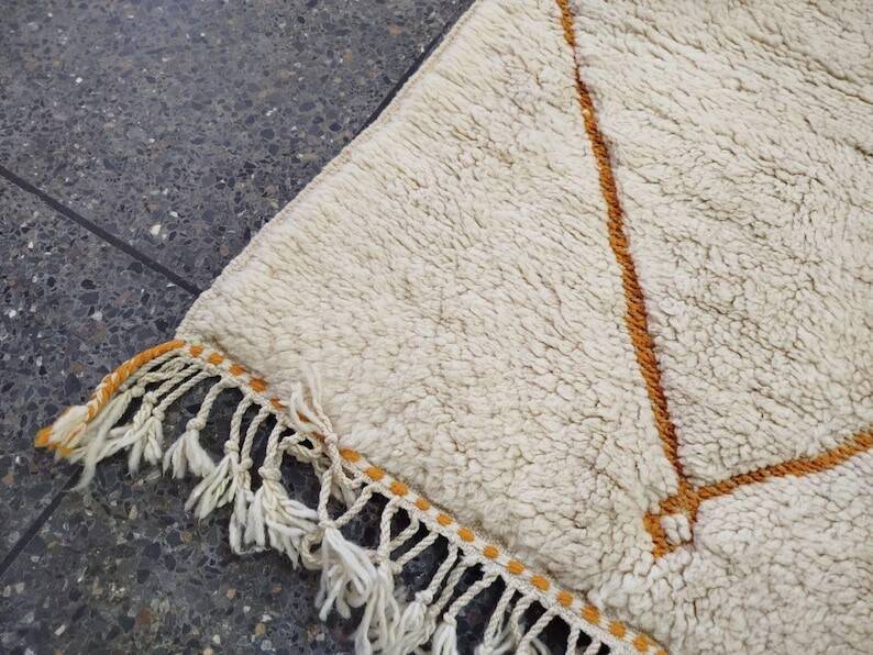 Handmade wool rug, size 150 x 250 cm