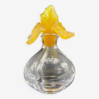 Flacon en cristal et pâte de verre à l'iris jaune signé DAUM