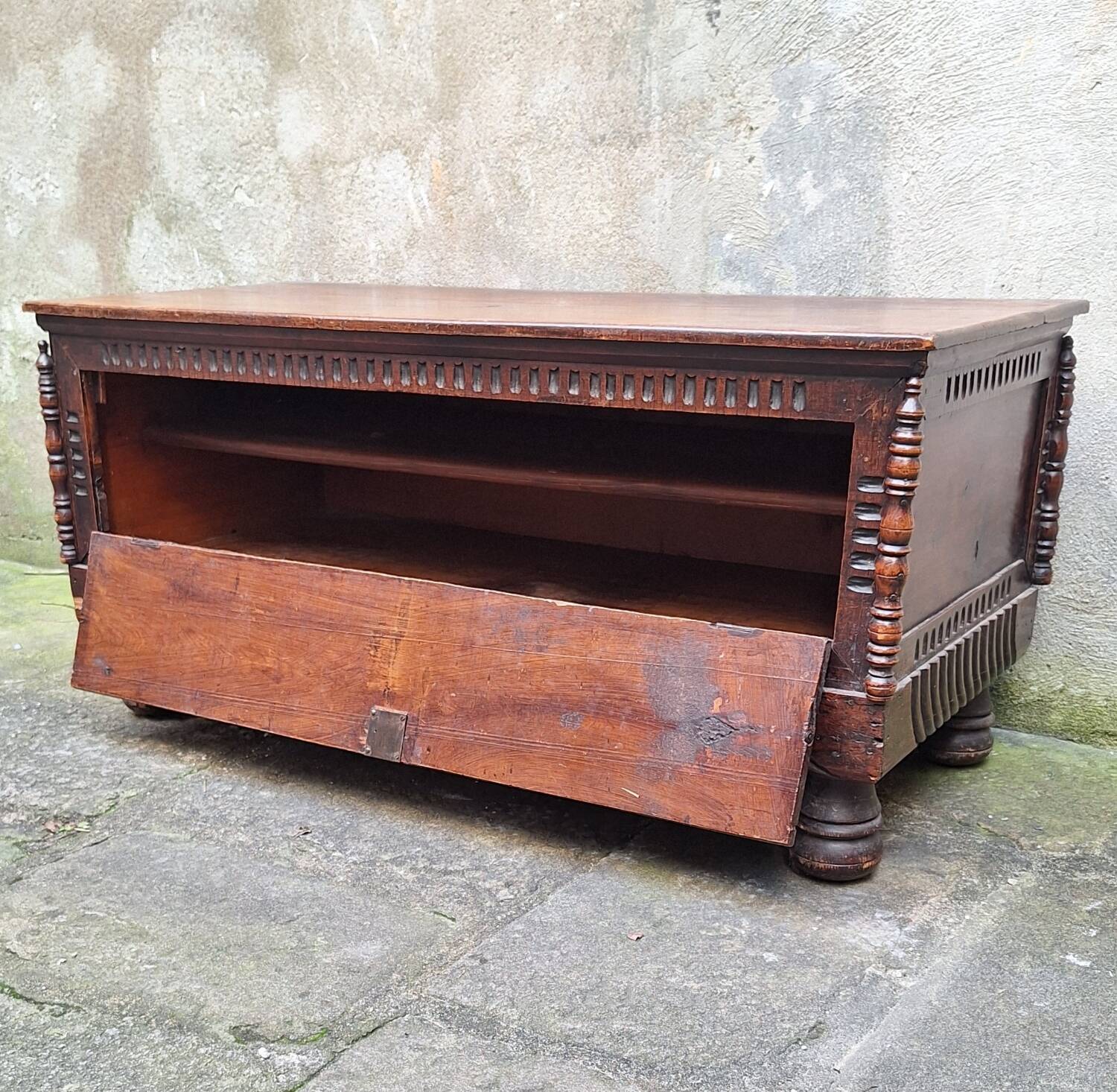 Coffre de mariage cassone en bois