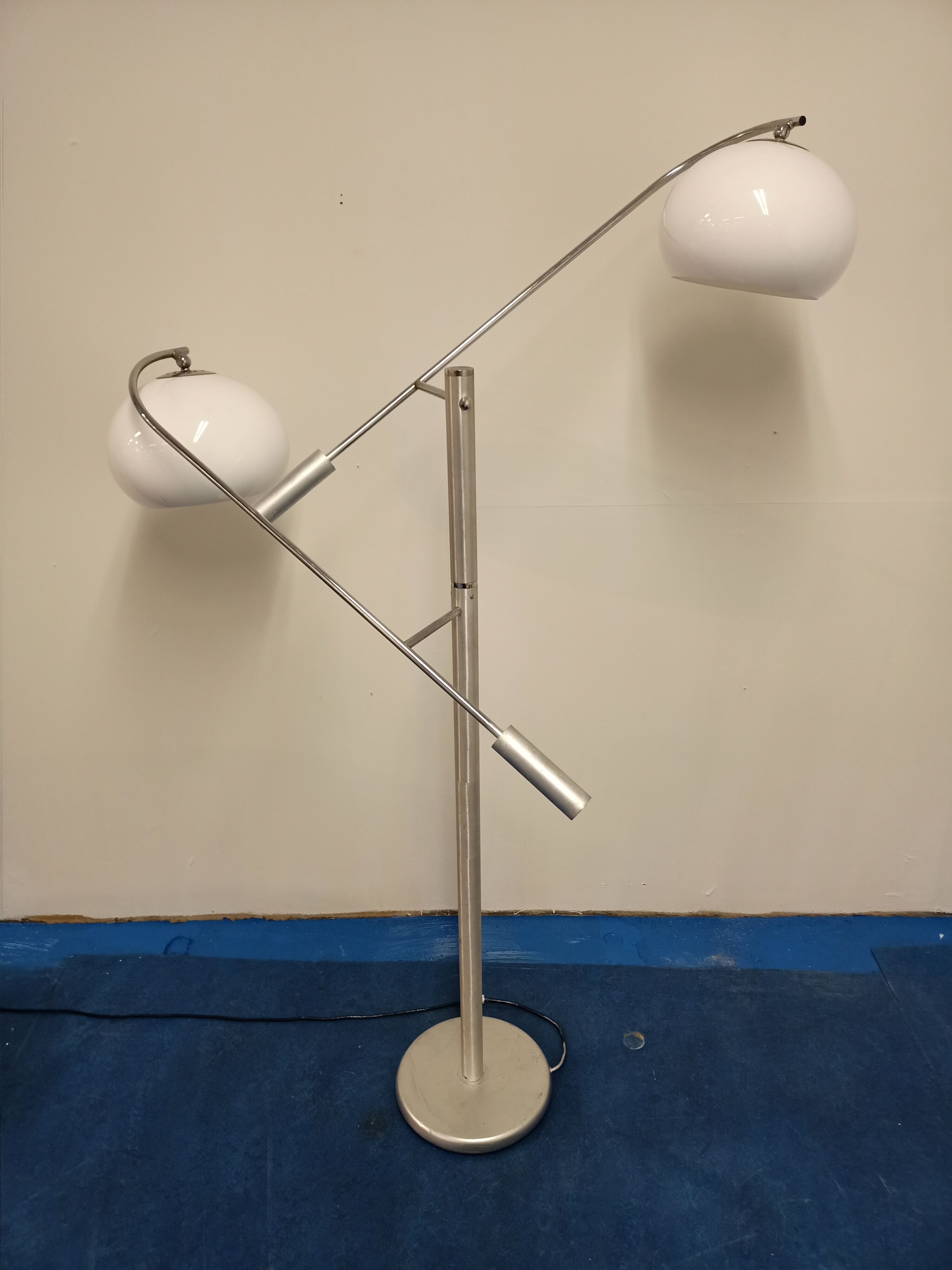 Lampadaire seventies en aluminium et chrome