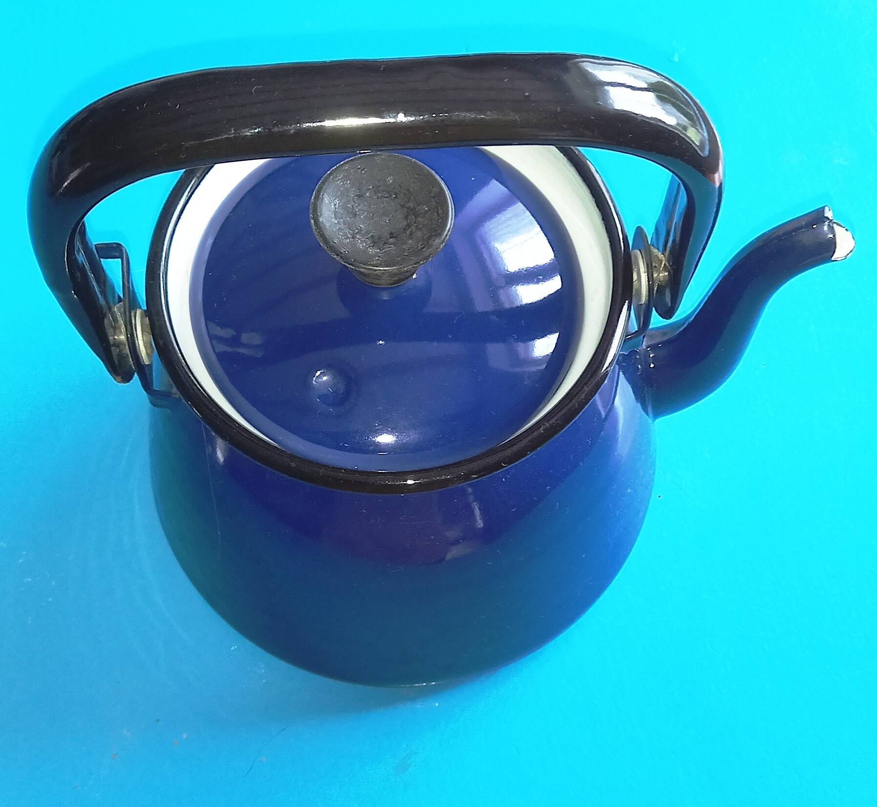 Vintage blue enamelled metal kettle - 1 litre approx. 12cm high (without handle)