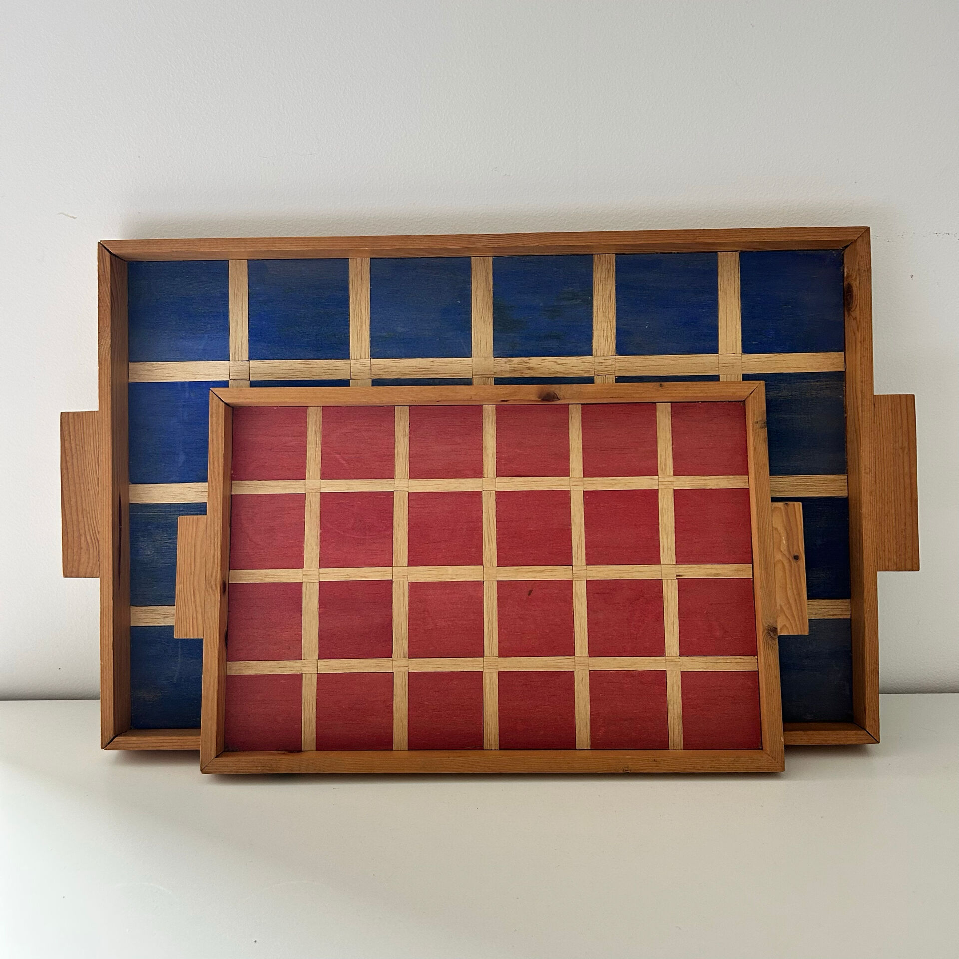 Red checkered plateau unique piece