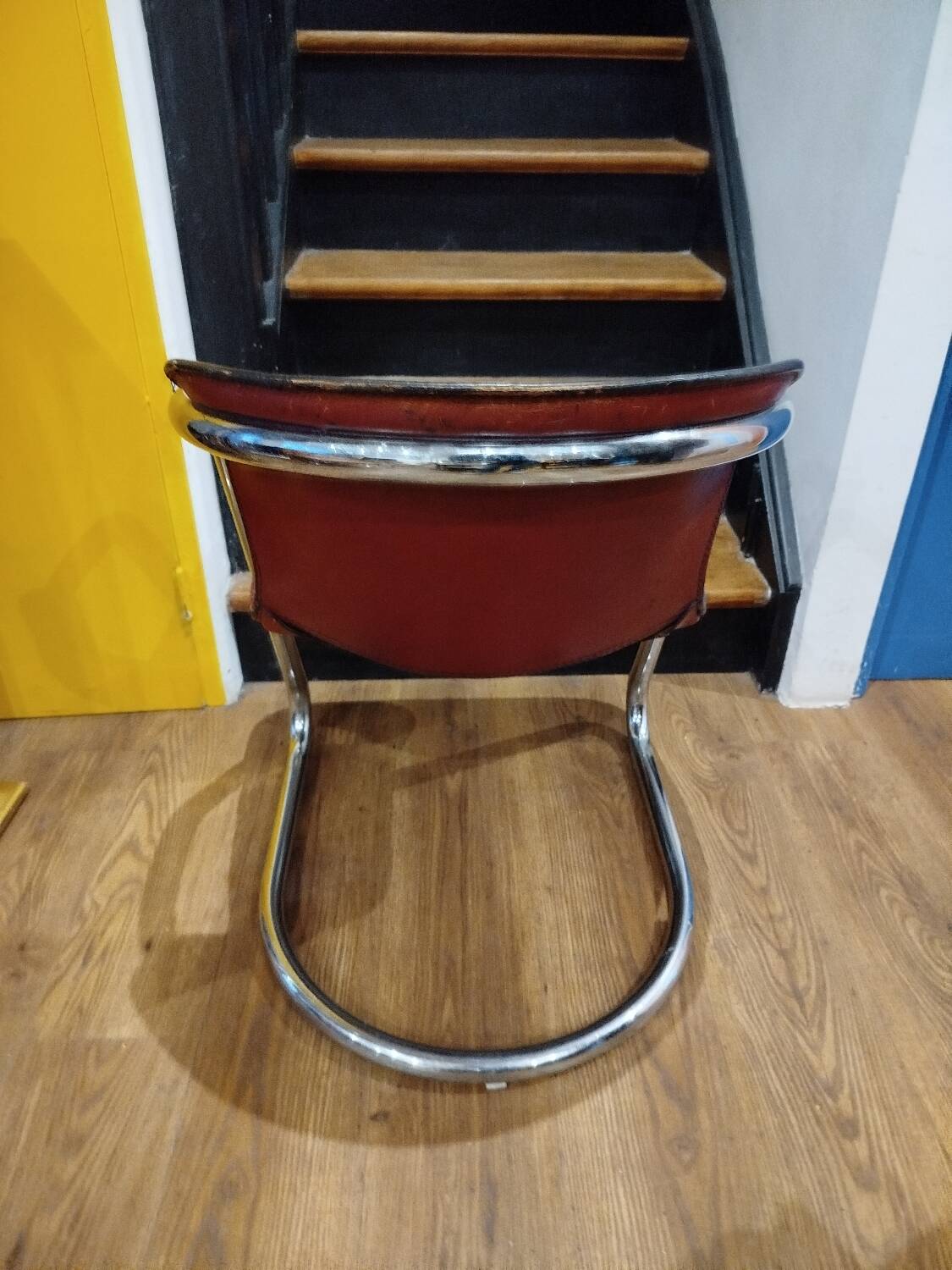 Chaise cantilever vintage cuir & chrome – design 60s/70s