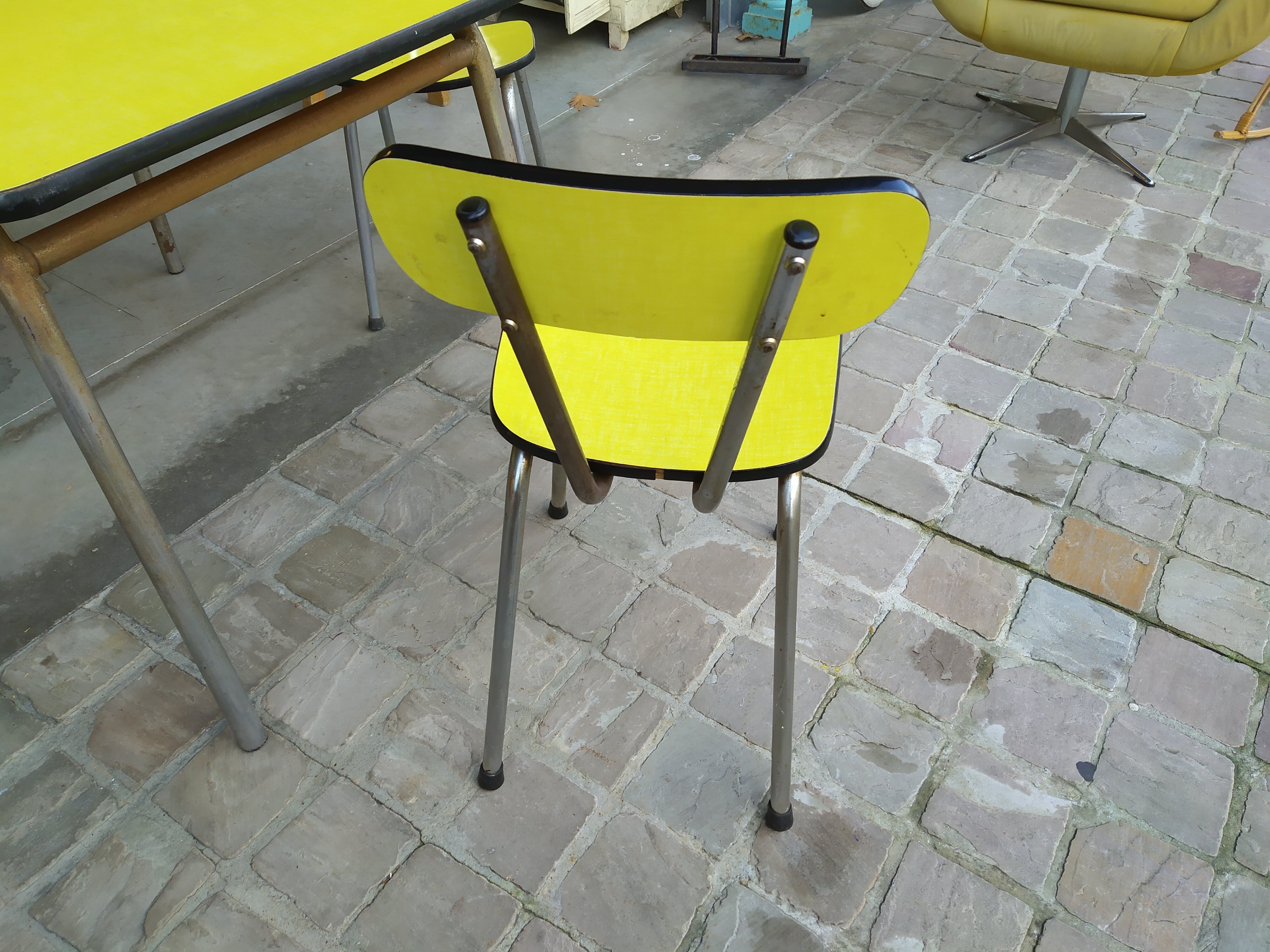Table and chairs in 50s formica