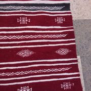 Tapis bordeaux fait à la main, 240x135cm