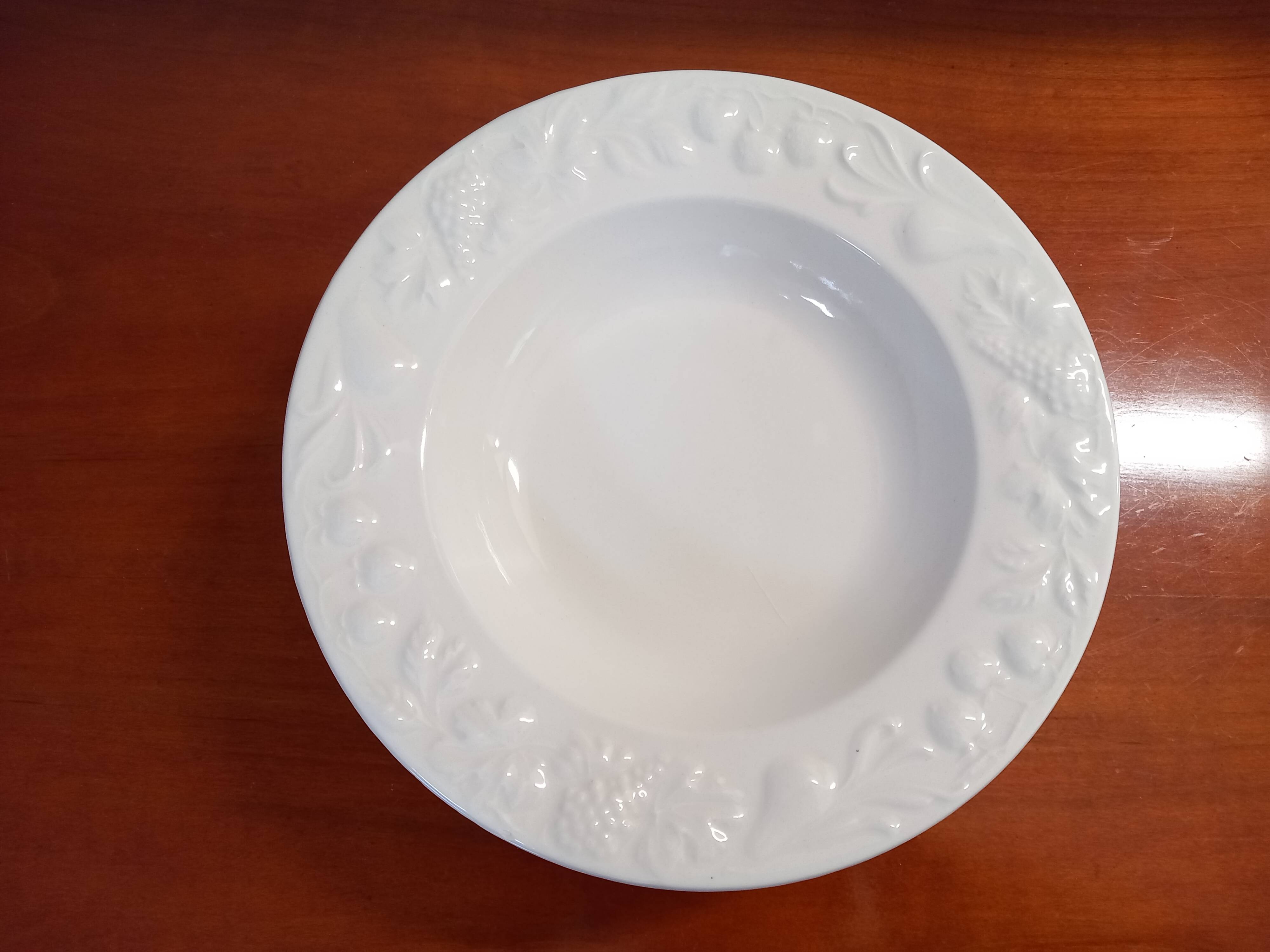 Set of 6 white ceramic deep plates made in Italy.