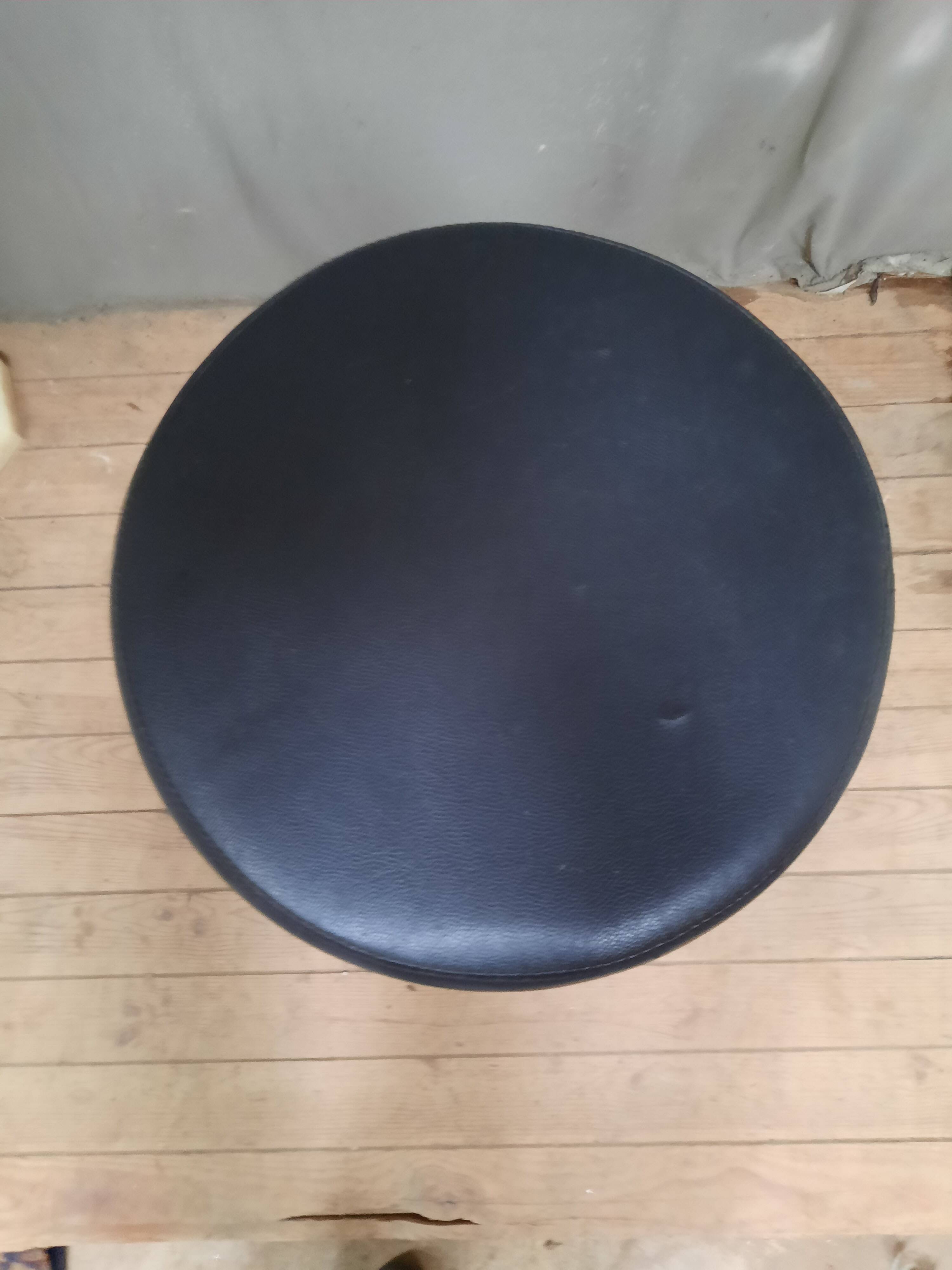 Bar stool in skai and stainless steel