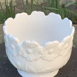 Pot cover in ceramic slurry glazed white floral pattern