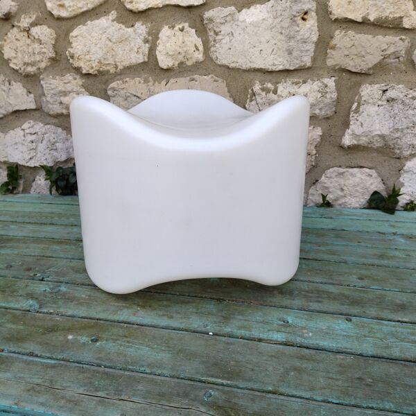 Pouf plastique Douglas Mont ancienne édition