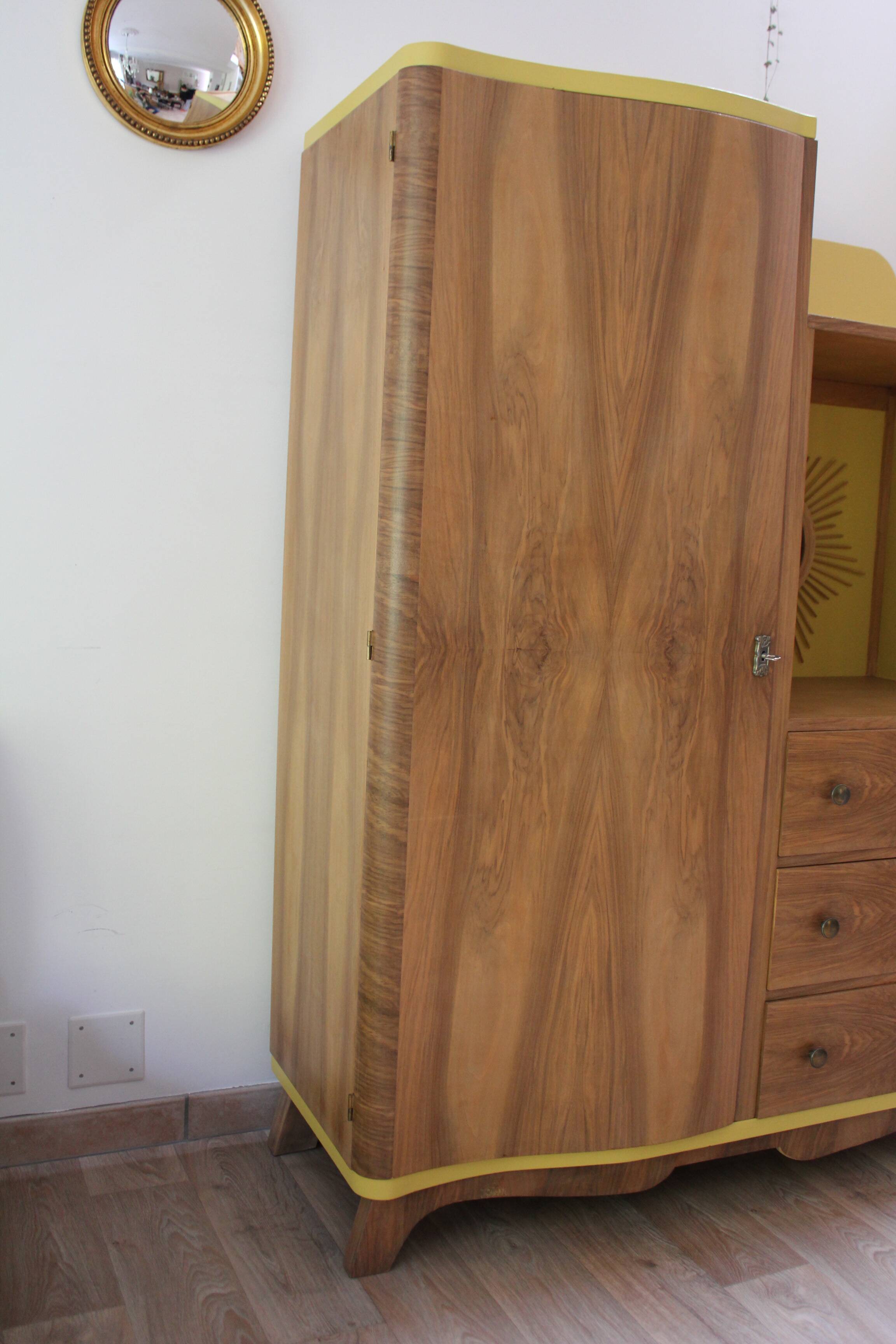 Armoire asymétrique