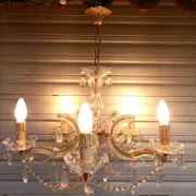 Very beautiful Venetian chandelier with 5 lights / complete and in working condition.