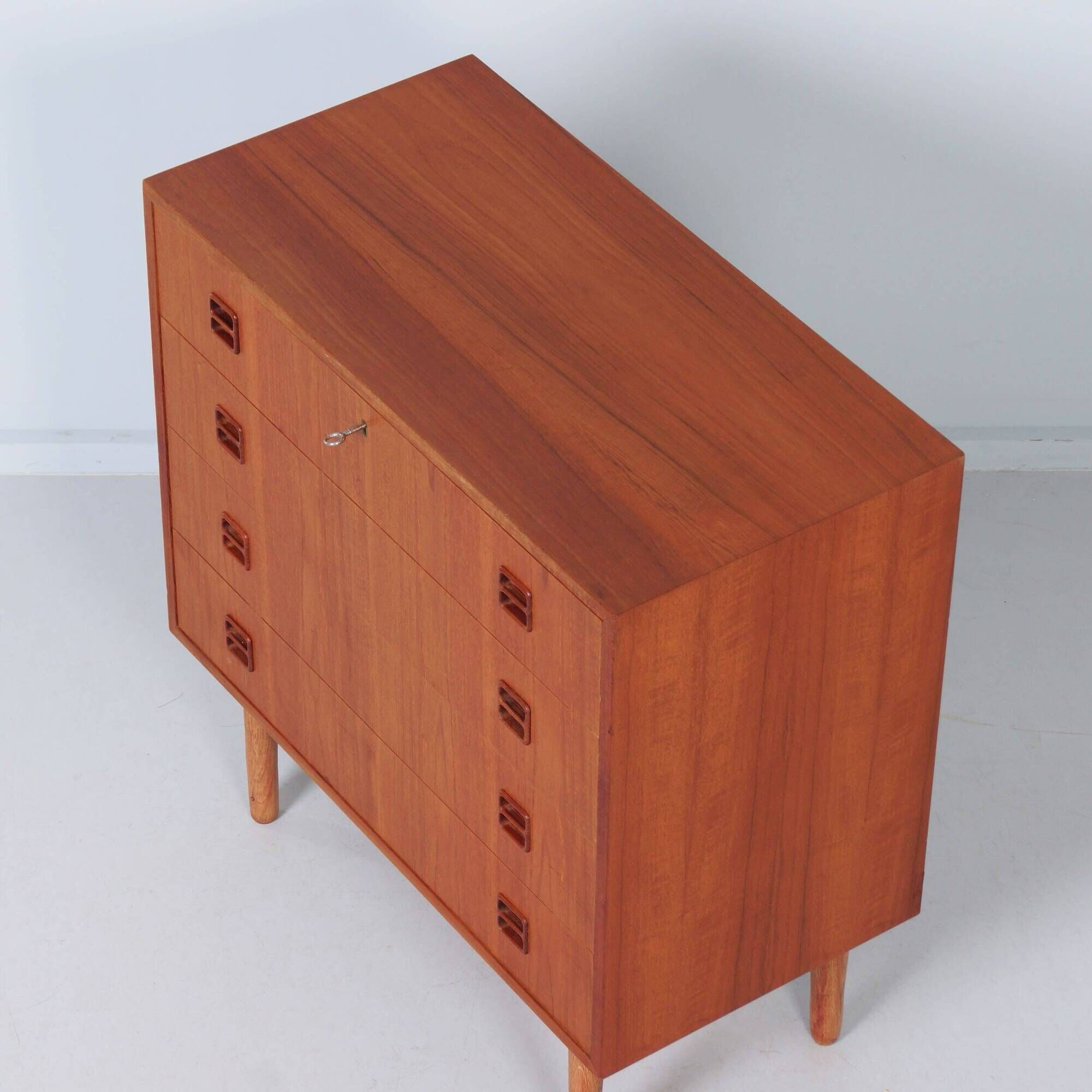 Danish teak chest of drawers, 1960s – 4 drawers, key and recessed handles