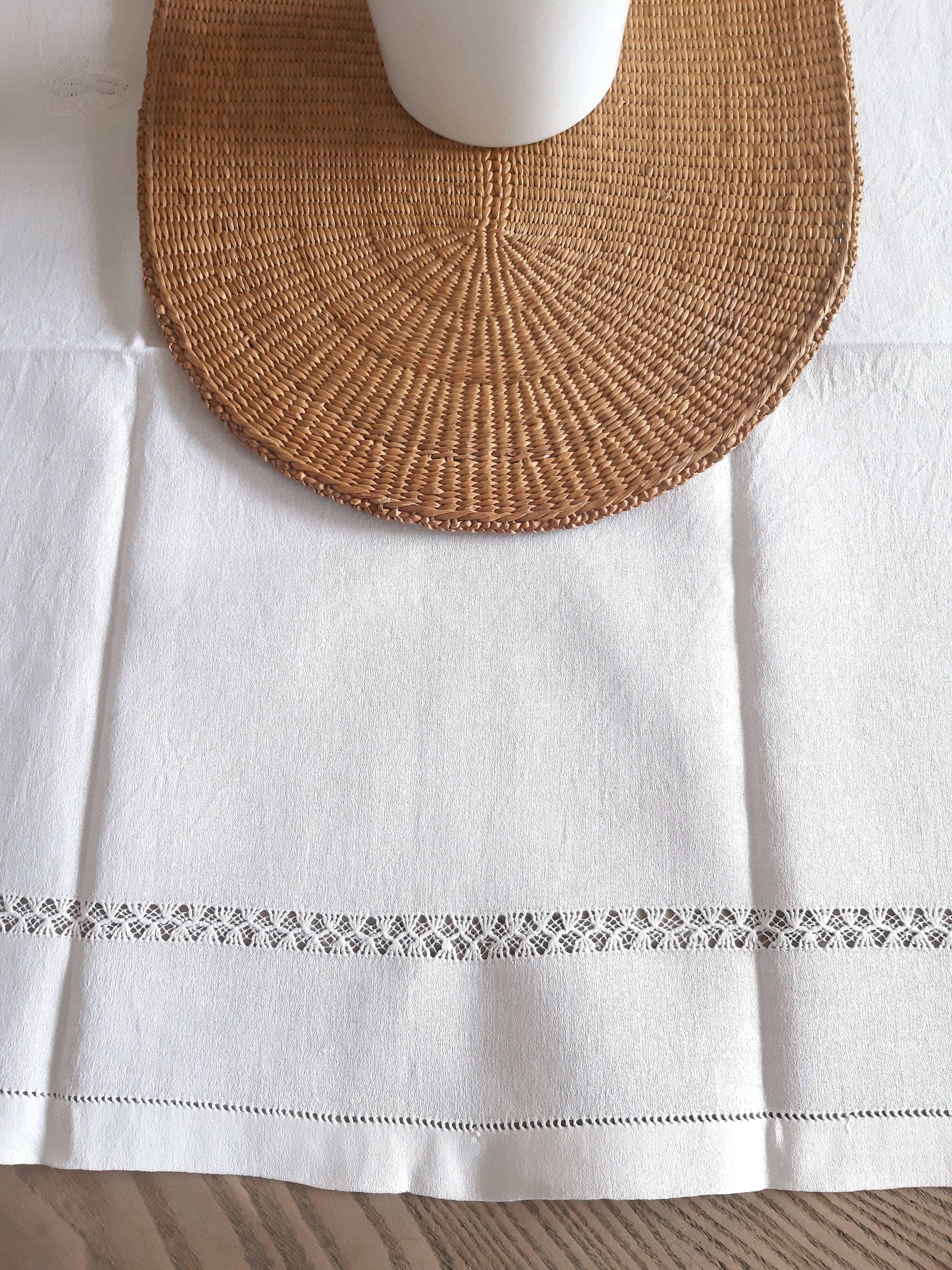 Embroidered tablecloth BC