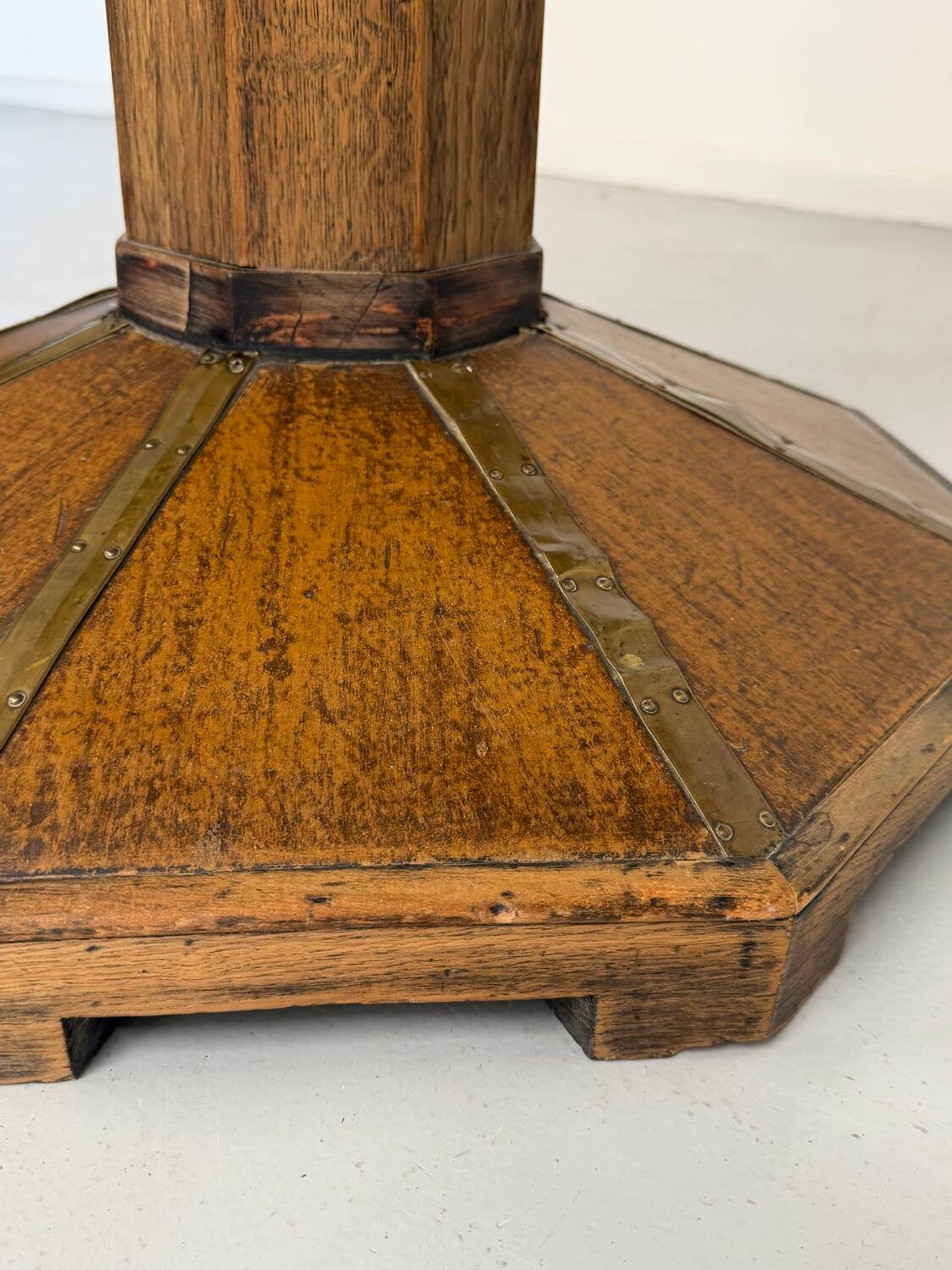 Ancienne table en bois de bistrot années 40/50 vintage finition laiton