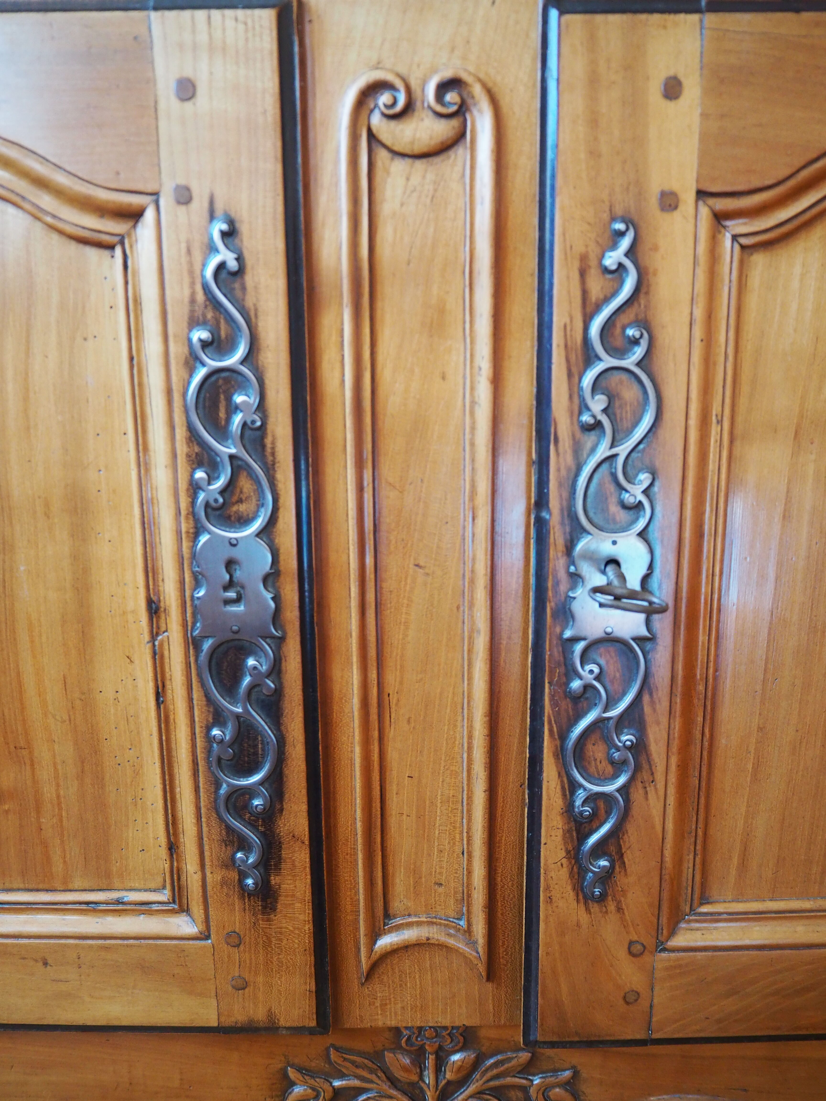 Old Louis XV low buffet in solid wood, cherry