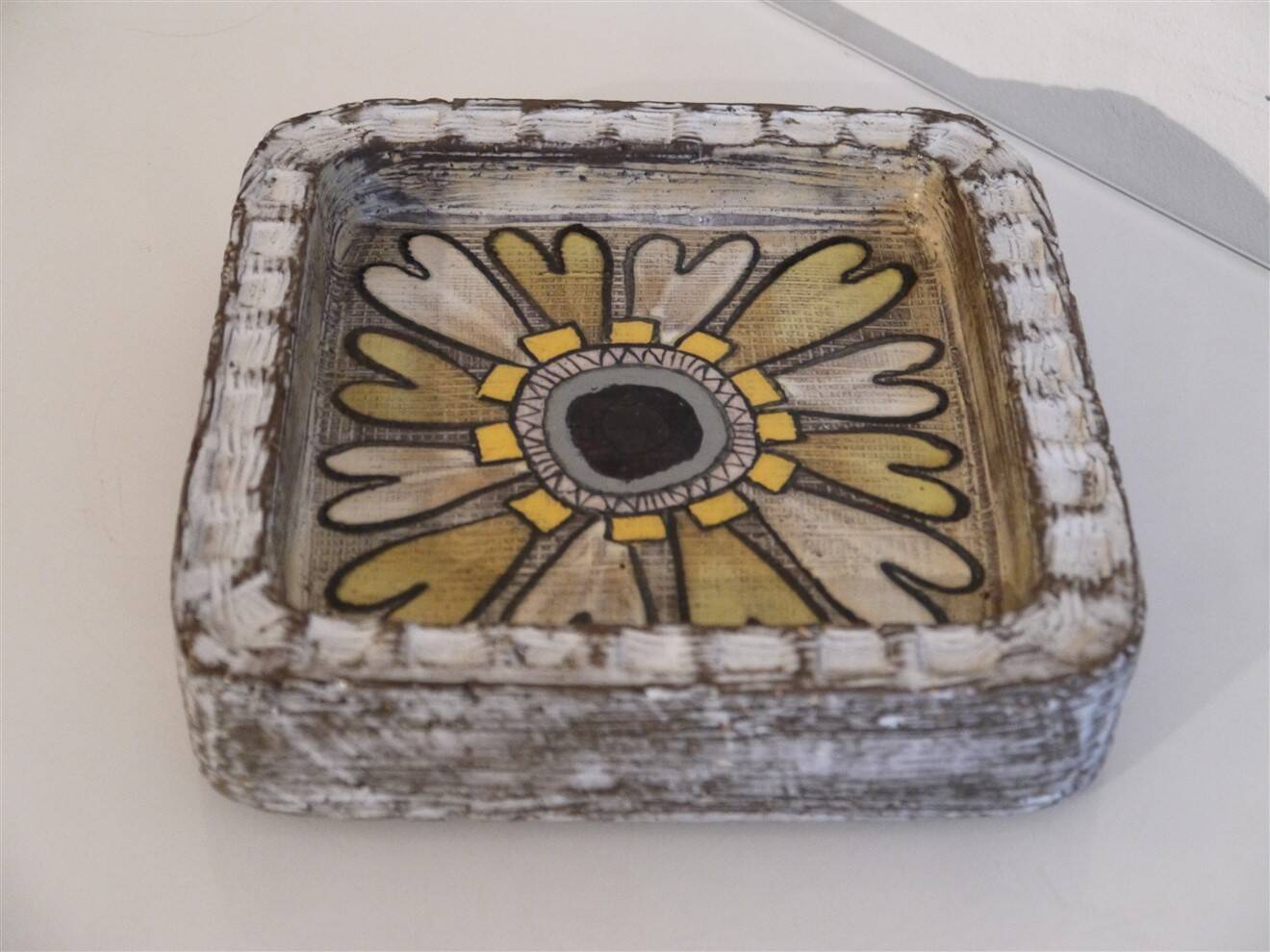 Mari Simmulson ceramic trinket tray