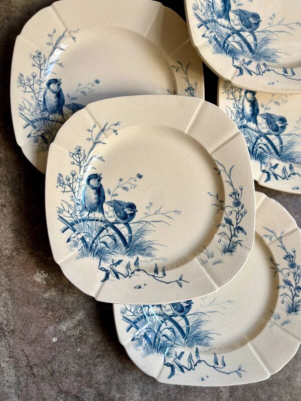6 assiettes à dessert Gien en terre de fer bleue, service ''Oiseaux'' vers 1870 n°3