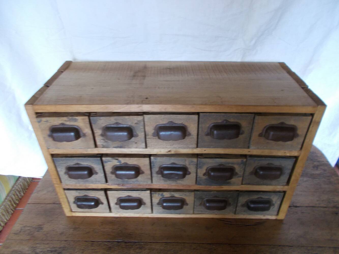 Small workshop cabinet with drawers