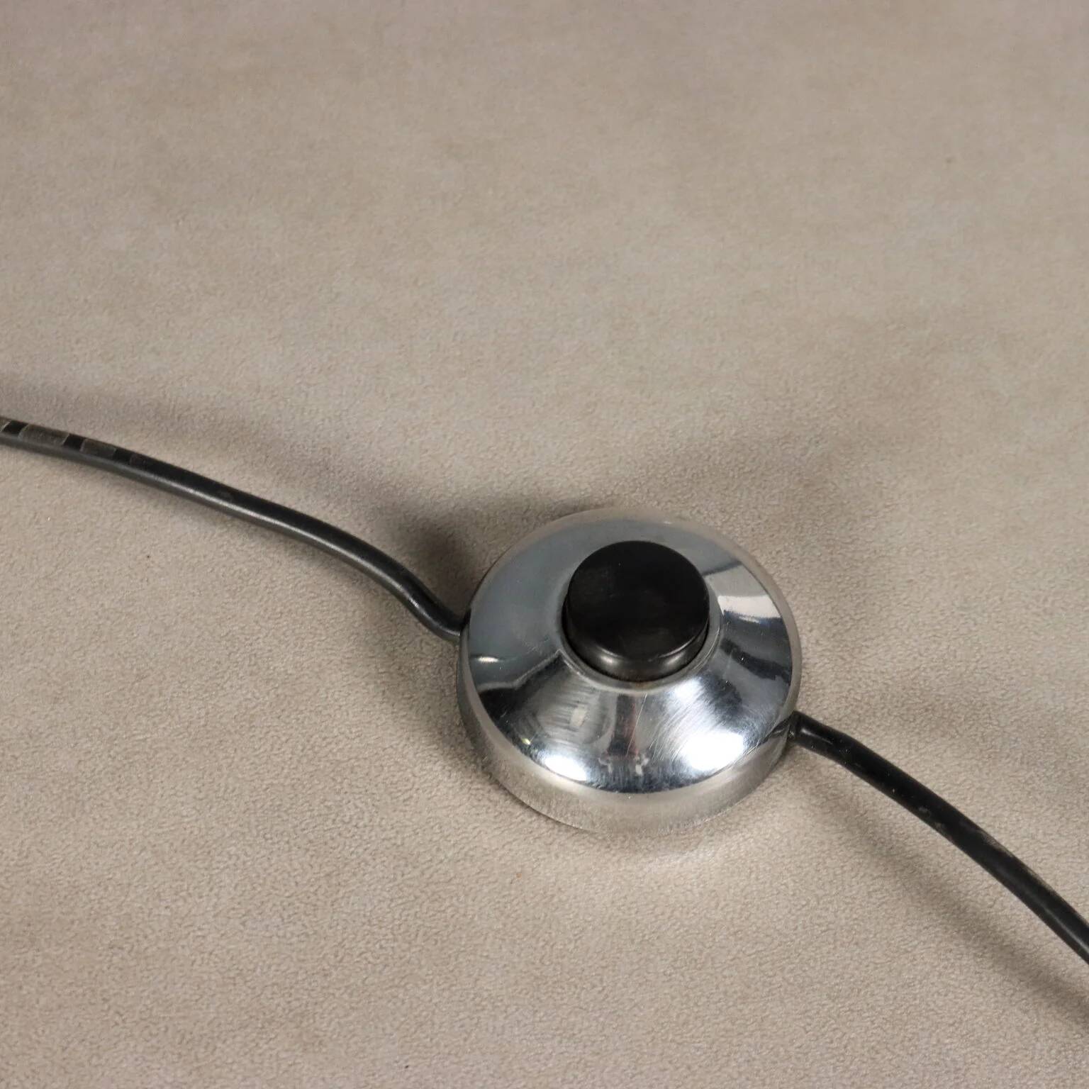 Vintage lacquered metal floor lamp, design, Italy, 1970s